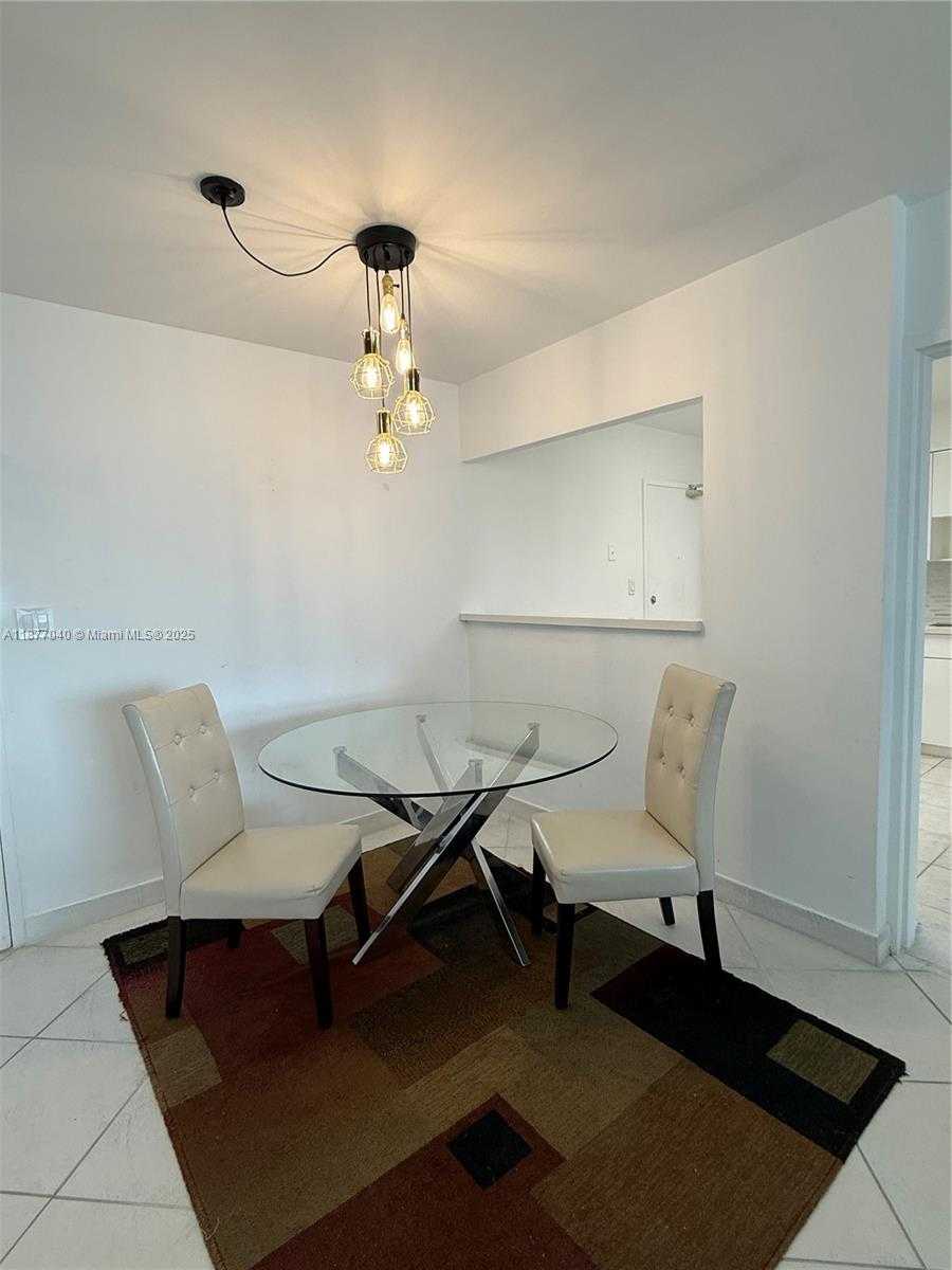 Small Image of 5161 COLLINS AVE #511, Miami Beach Number 2