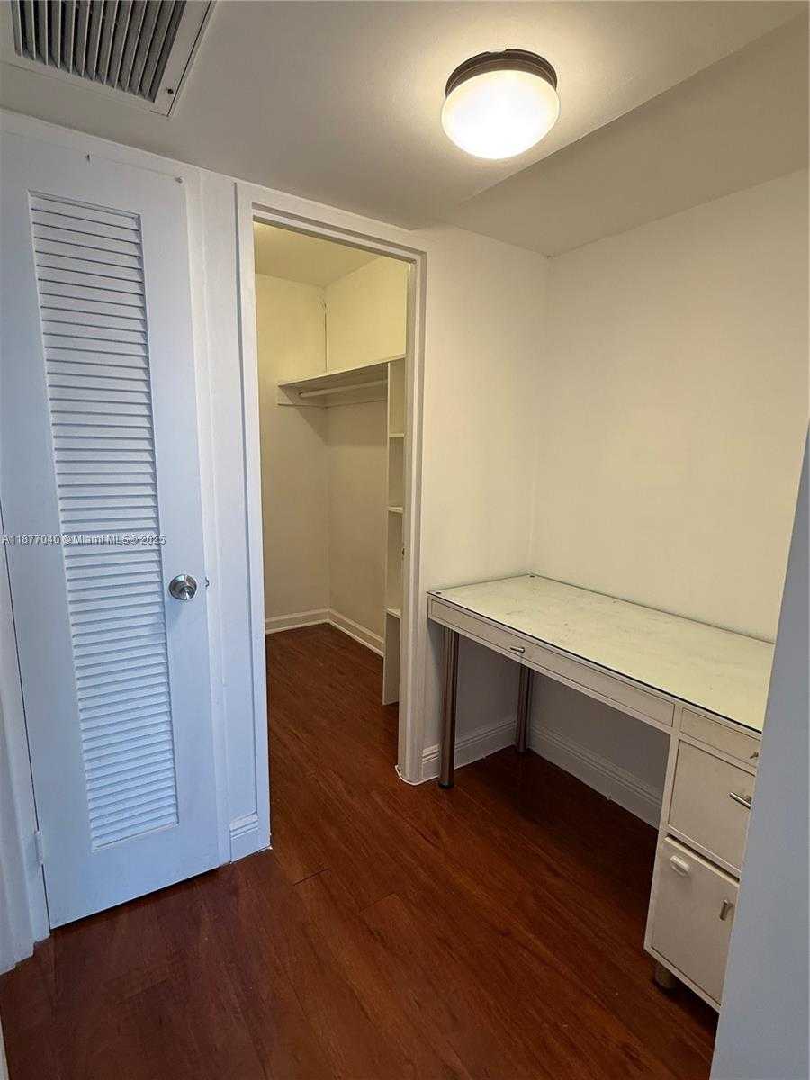 Small Image of 5161 COLLINS AVE #511, Miami Beach Number 6