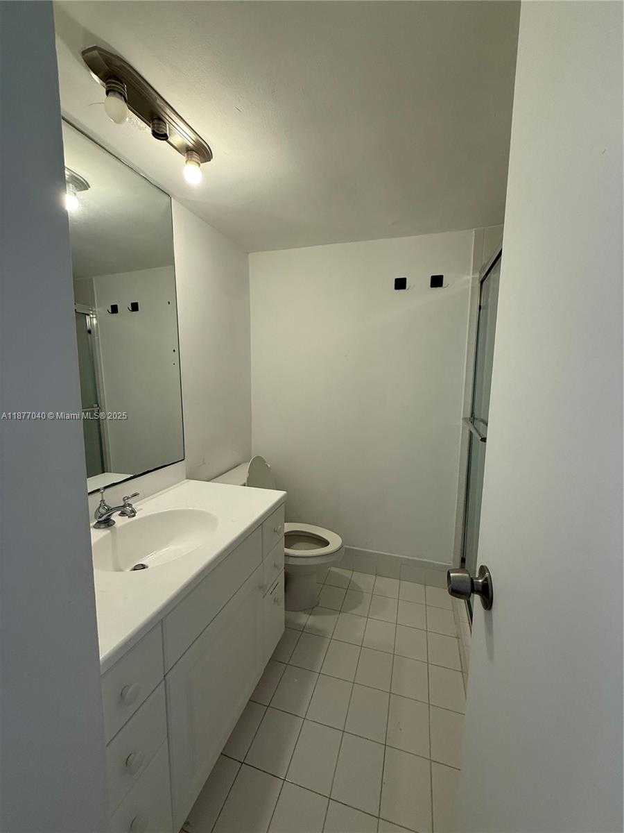 Small Image of 5161 COLLINS AVE #511, Miami Beach Number 9