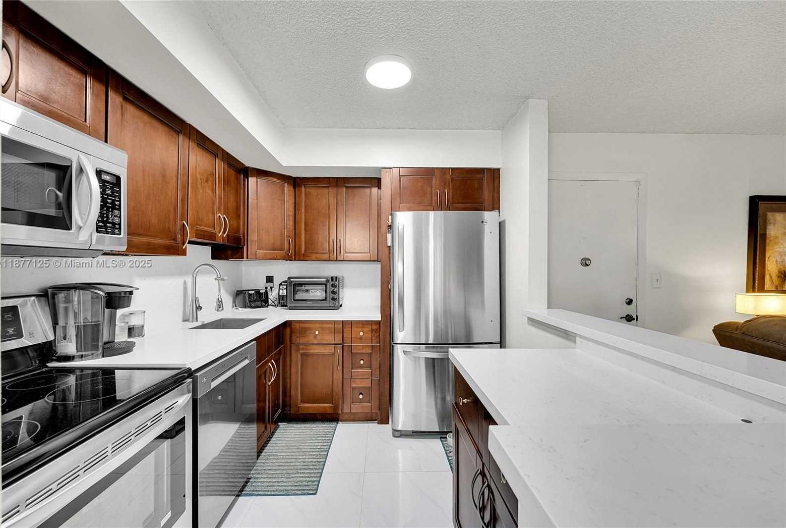 Small Image of 10401 EAST CLAIRMONT CIR #109, Tamarac Number 1