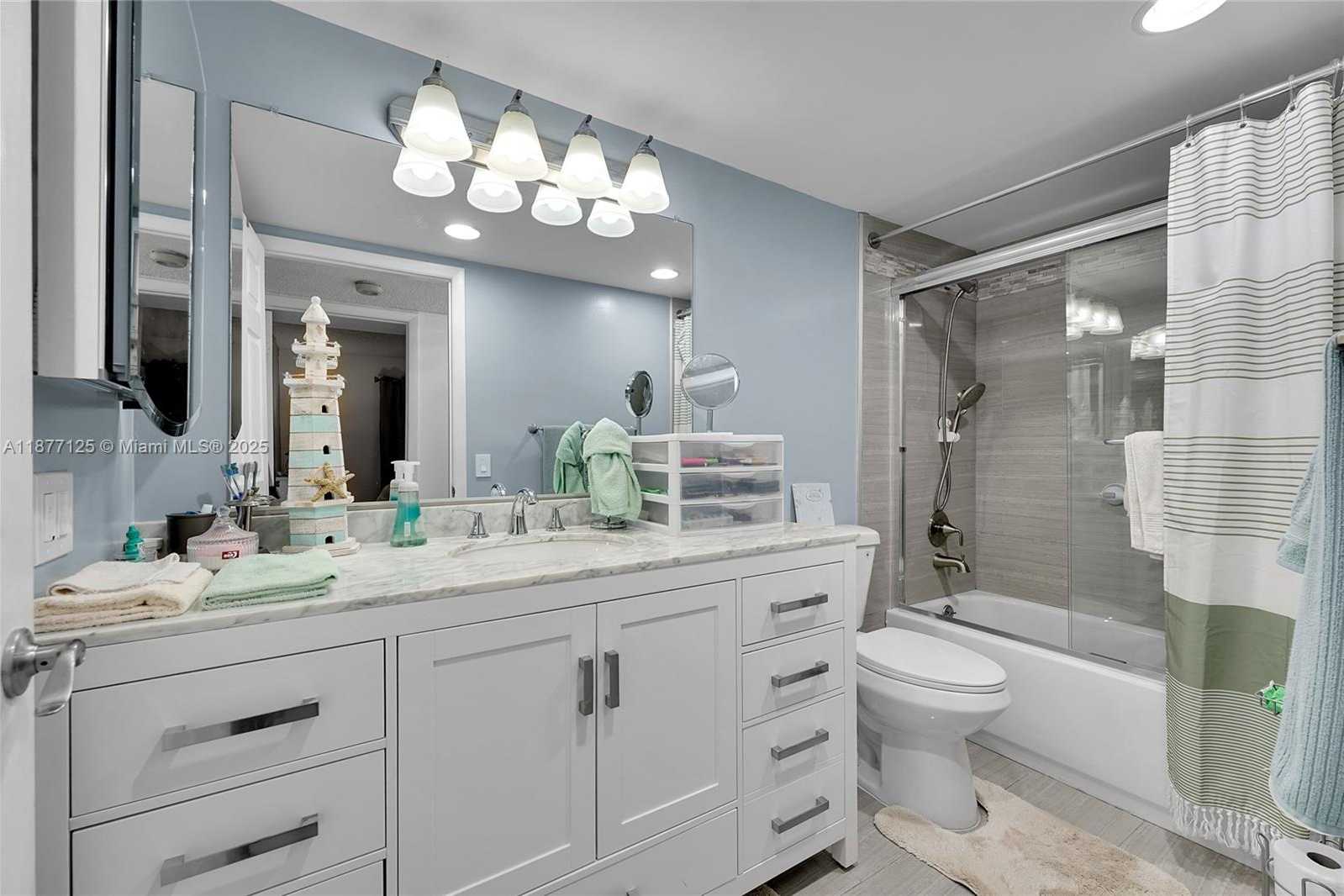 Small Image of 10401 EAST CLAIRMONT CIR #109, Tamarac Number 18