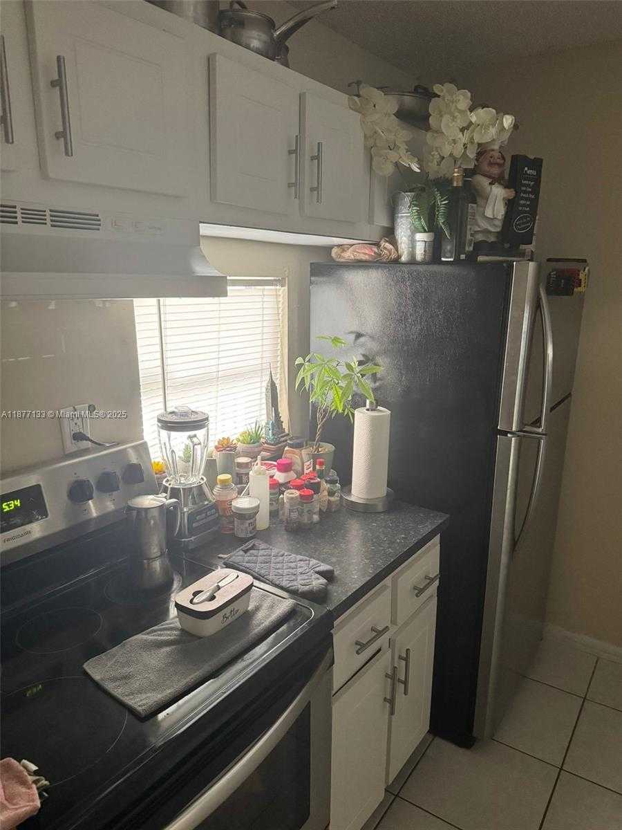 Small Image of 8540 NORTH SHERMAN CIR #204, Miramar Number 10