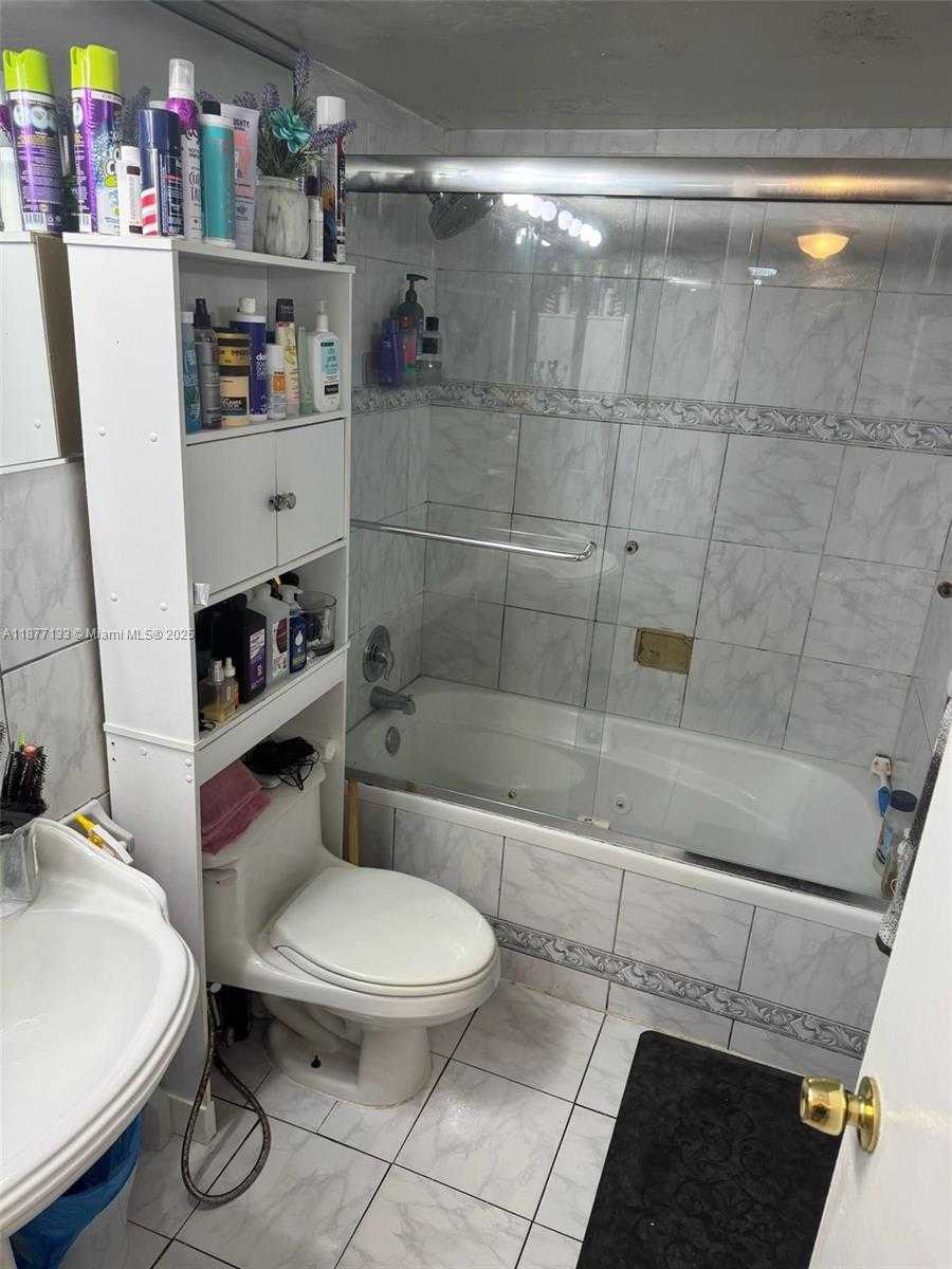 Small Image of 8540 NORTH SHERMAN CIR #204, Miramar Number 12