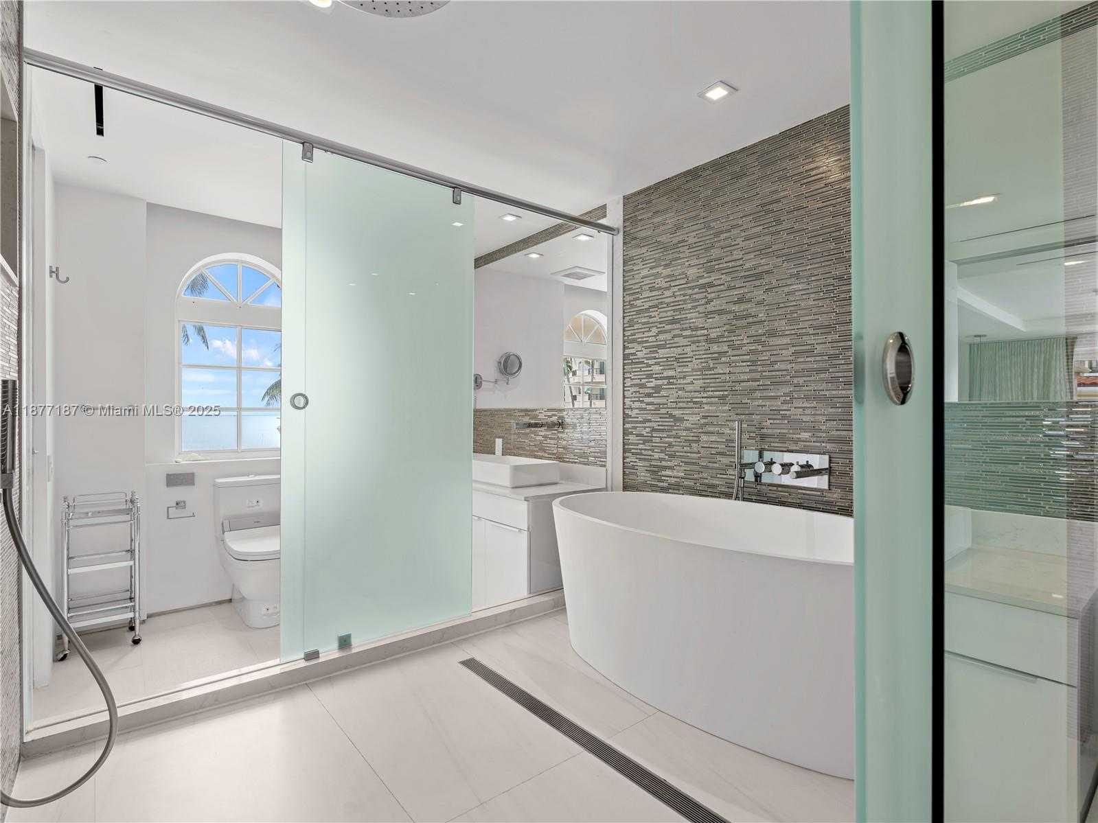 Small Image of 8011 FISHER ISLAND DR #8011, Miami Beach Number 15