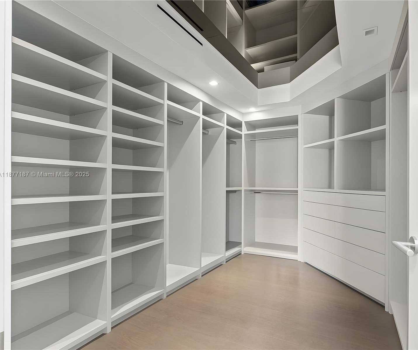Small Image of 8011 FISHER ISLAND DR #8011, Miami Beach Number 17