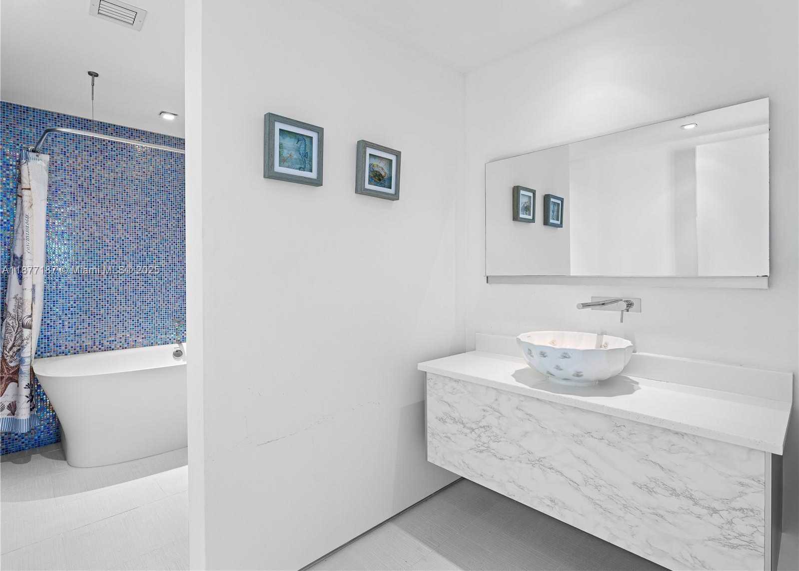 Small Image of 8011 FISHER ISLAND DR #8011, Miami Beach Number 24