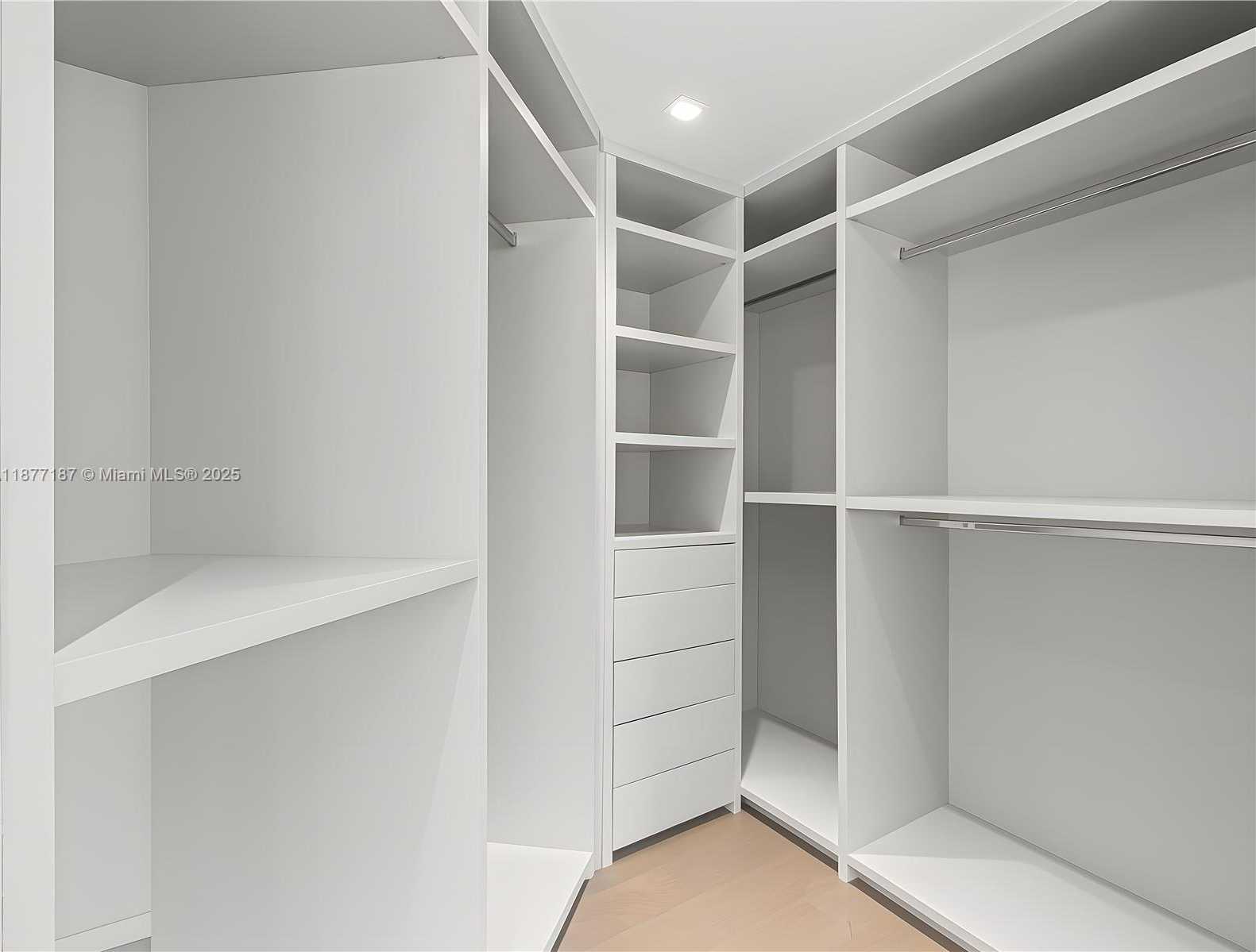 Small Image of 8011 FISHER ISLAND DR #8011, Miami Beach Number 34