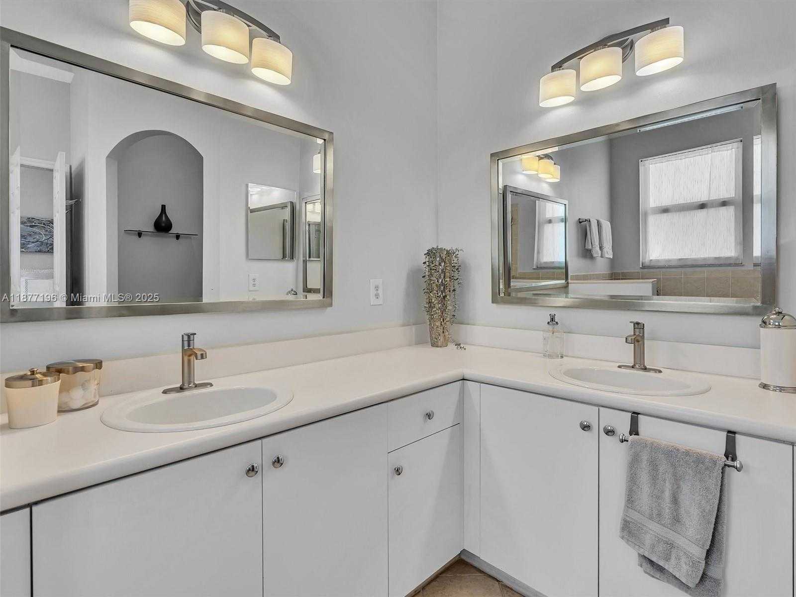 Small Image of 12918 SOUTH WEST 133RD TER, Miami Number 34