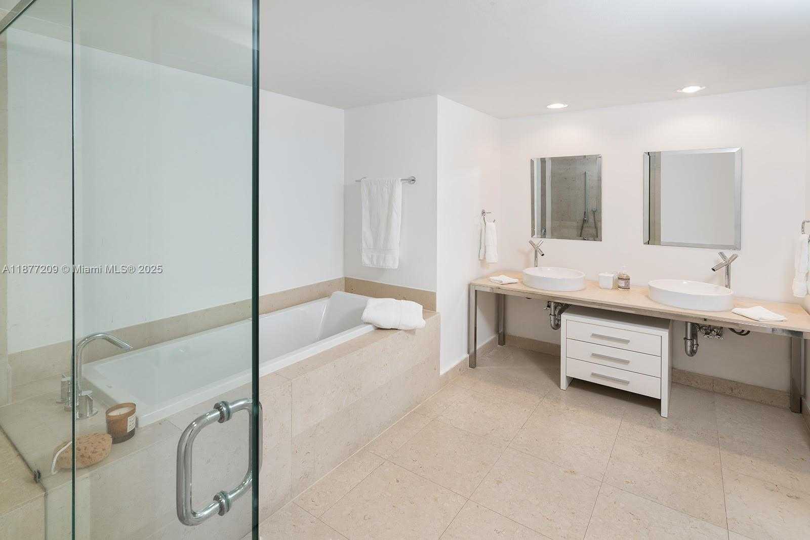 Small Image of 485 BRICKELL AVE #4110, Miami Number 10