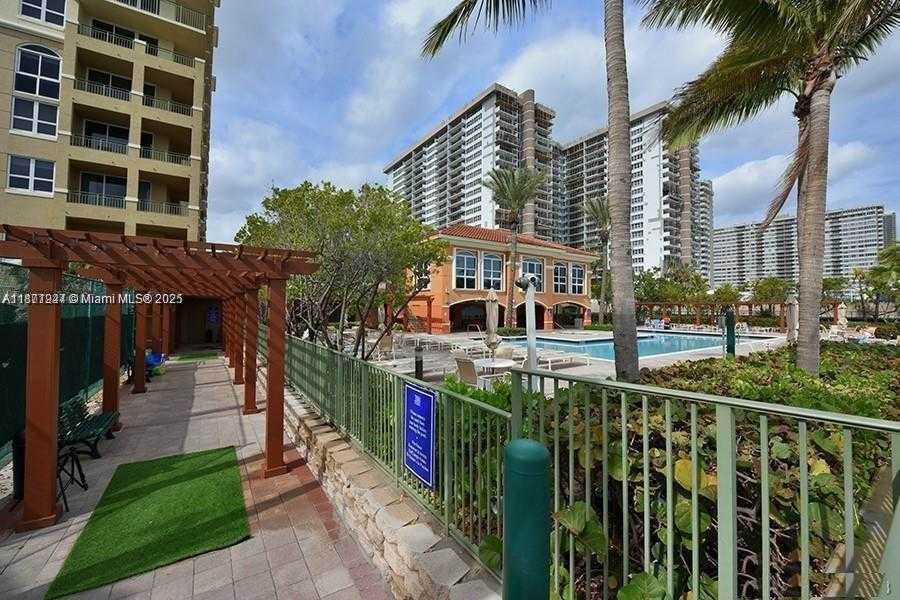 Small Image of 2080 SOUTH OCEAN DR #1507, Hallandale Beach Number 4