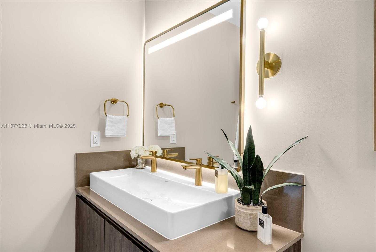 Small Image of 159 NORTH EAST 6TH ST #5112, Miami Number 18