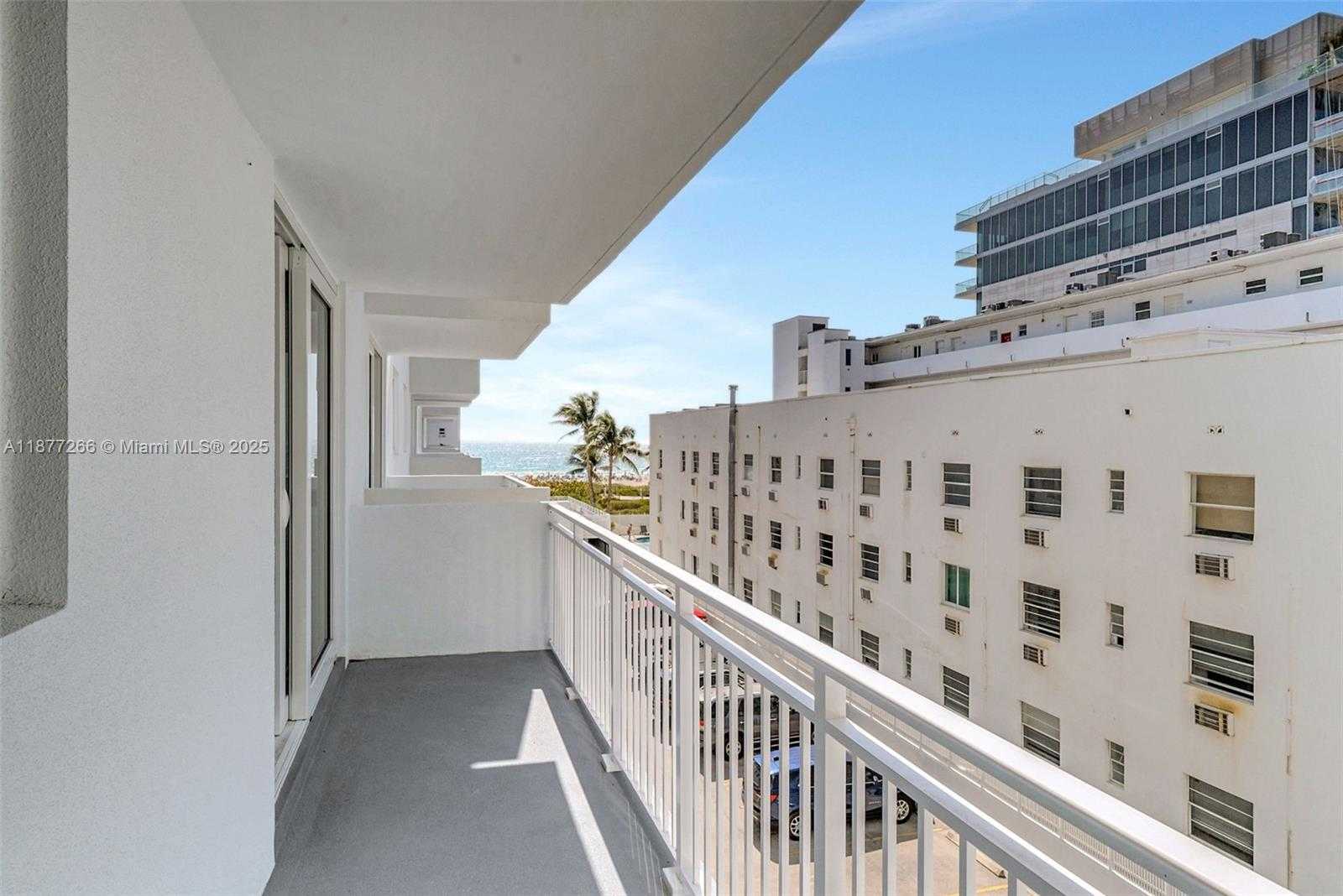 Small Image of 345 OCEAN DR #407, Miami Beach Number 20