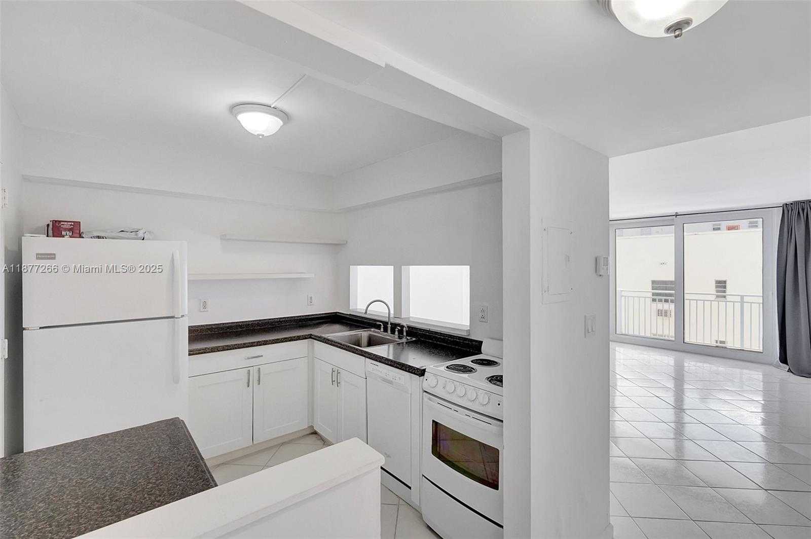 Small Image of 345 OCEAN DR #407, Miami Beach Number 4