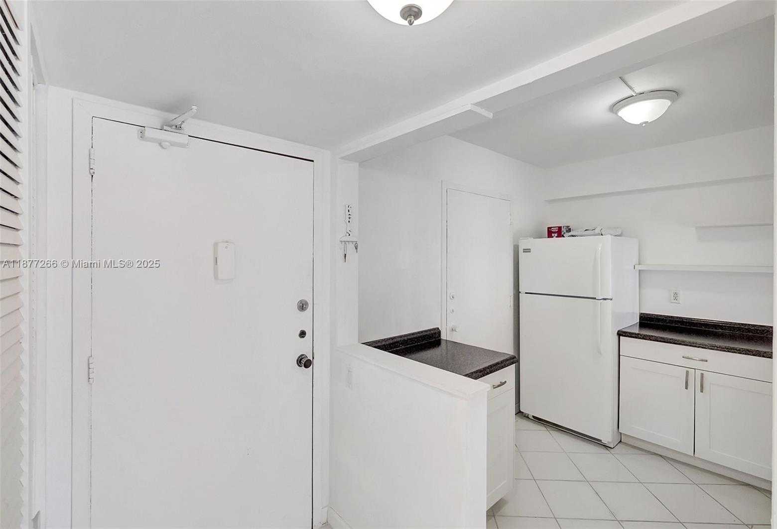 Small Image of 345 OCEAN DR #407, Miami Beach Number 5