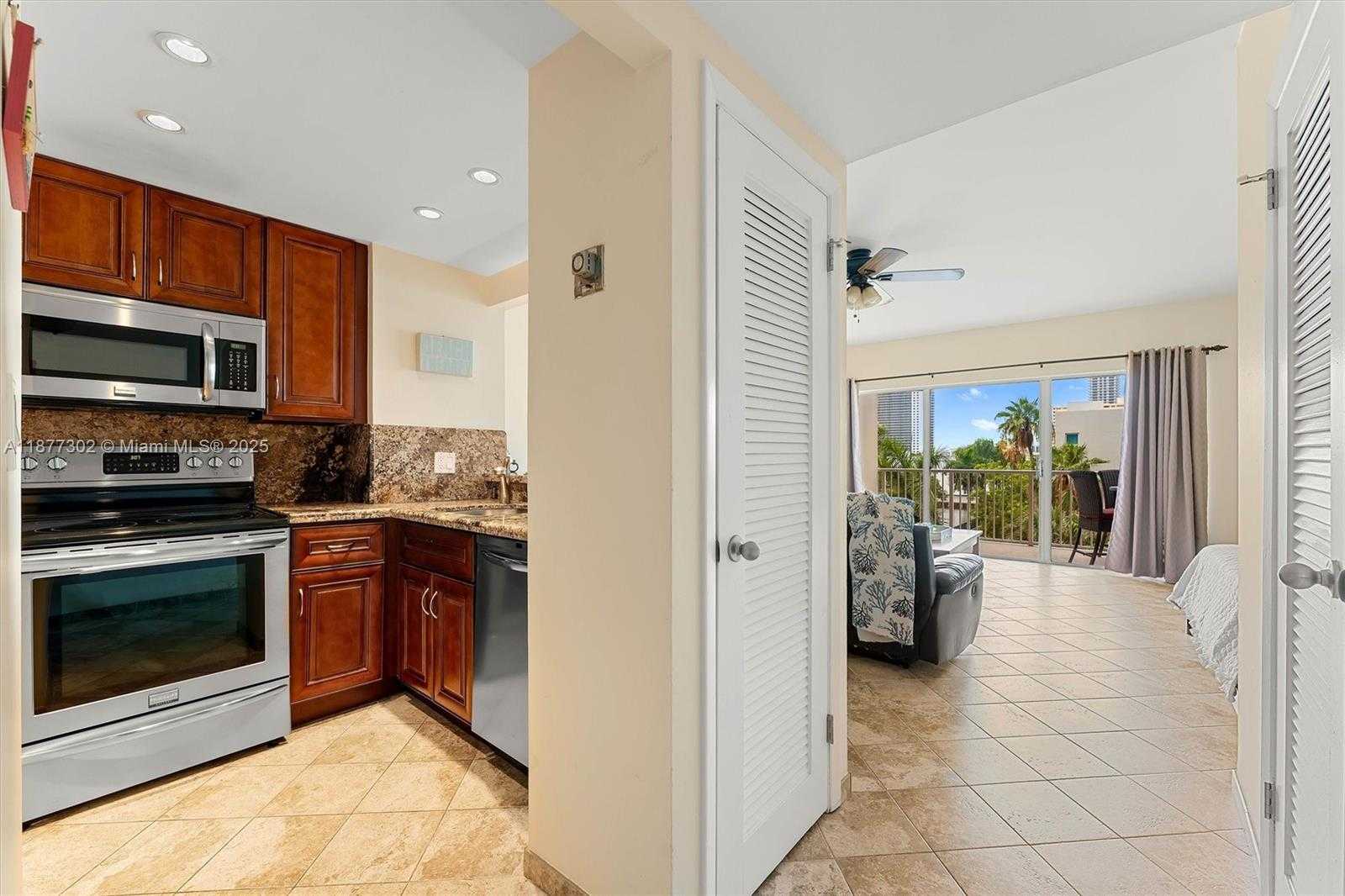 Small Image of 1965 SOUTH OCEAN DR #3L, Hallandale Beach Number 4