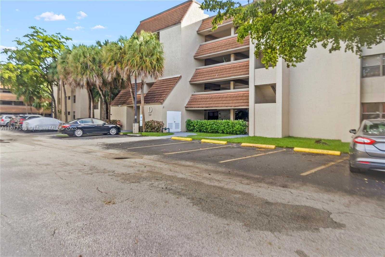 Small Image of 481 IVES DAIRY RD #303-4, Miami Number 10