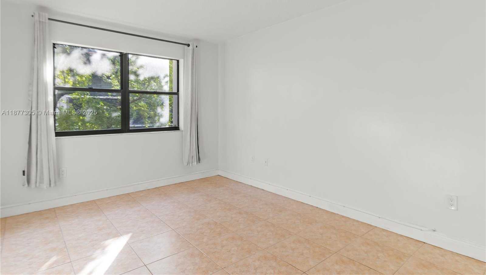 Small Image of 481 IVES DAIRY RD #303-4, Miami Number 14