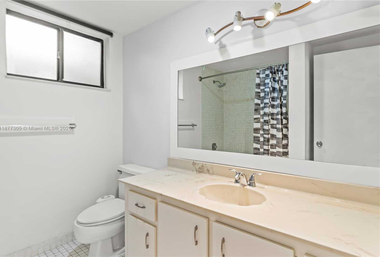 Small Image of 481 IVES DAIRY RD #303-4, Miami Number 16