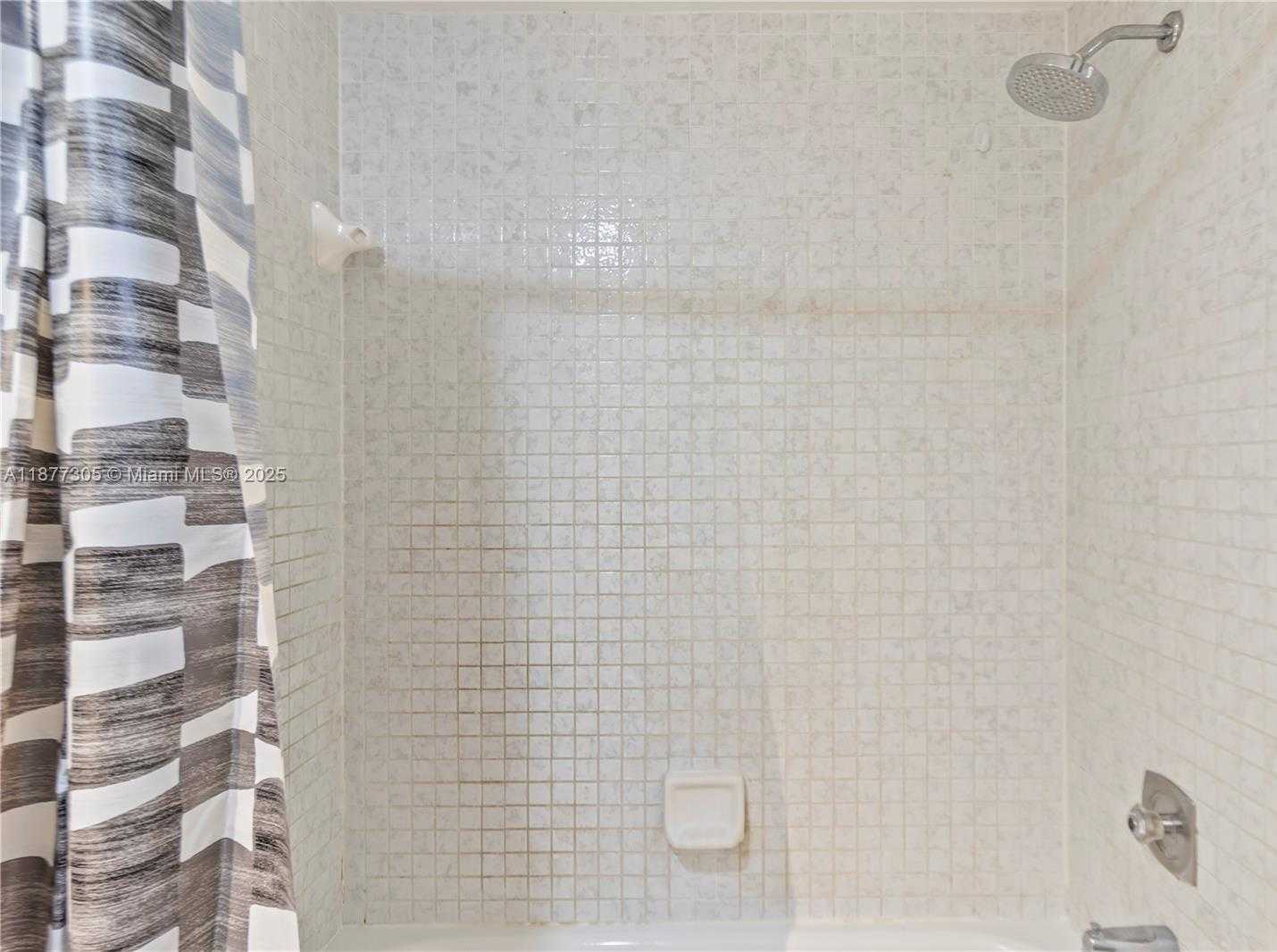 Small Image of 481 IVES DAIRY RD #303-4, Miami Number 17