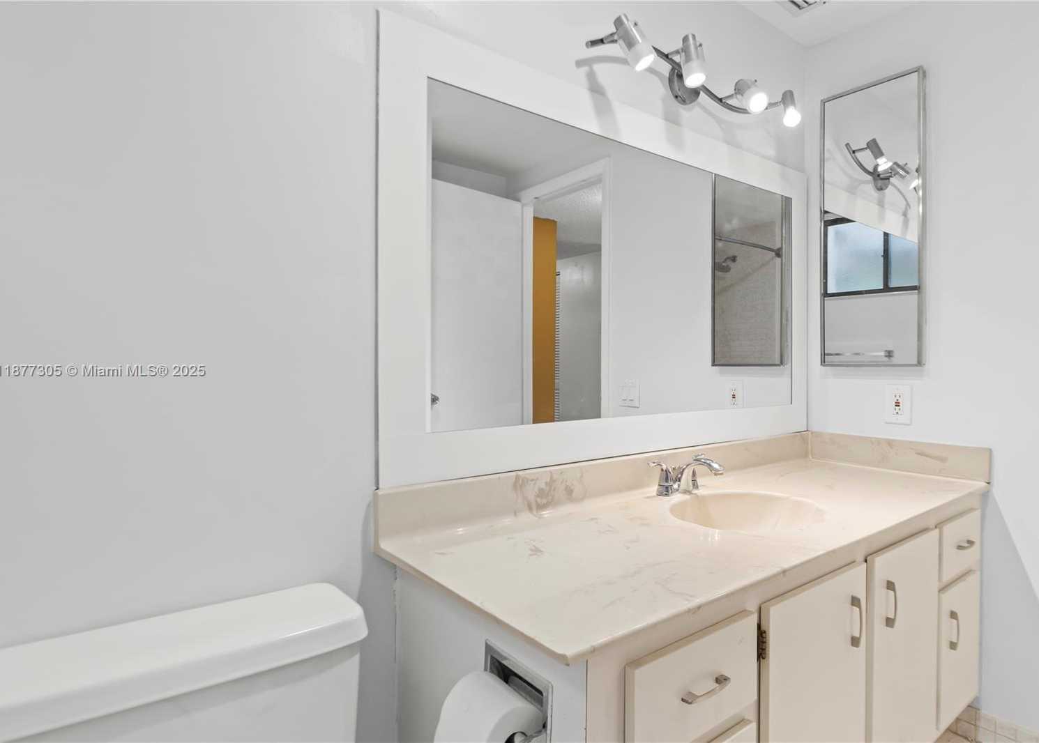 Small Image of 481 IVES DAIRY RD #303-4, Miami Number 18