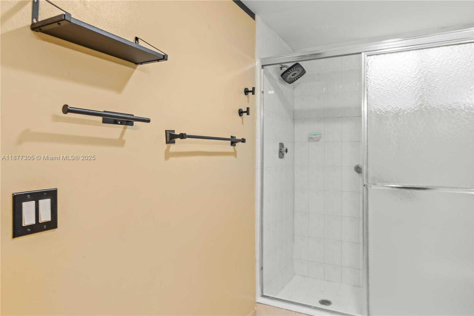 Small Image of 481 IVES DAIRY RD #303-4, Miami Number 20