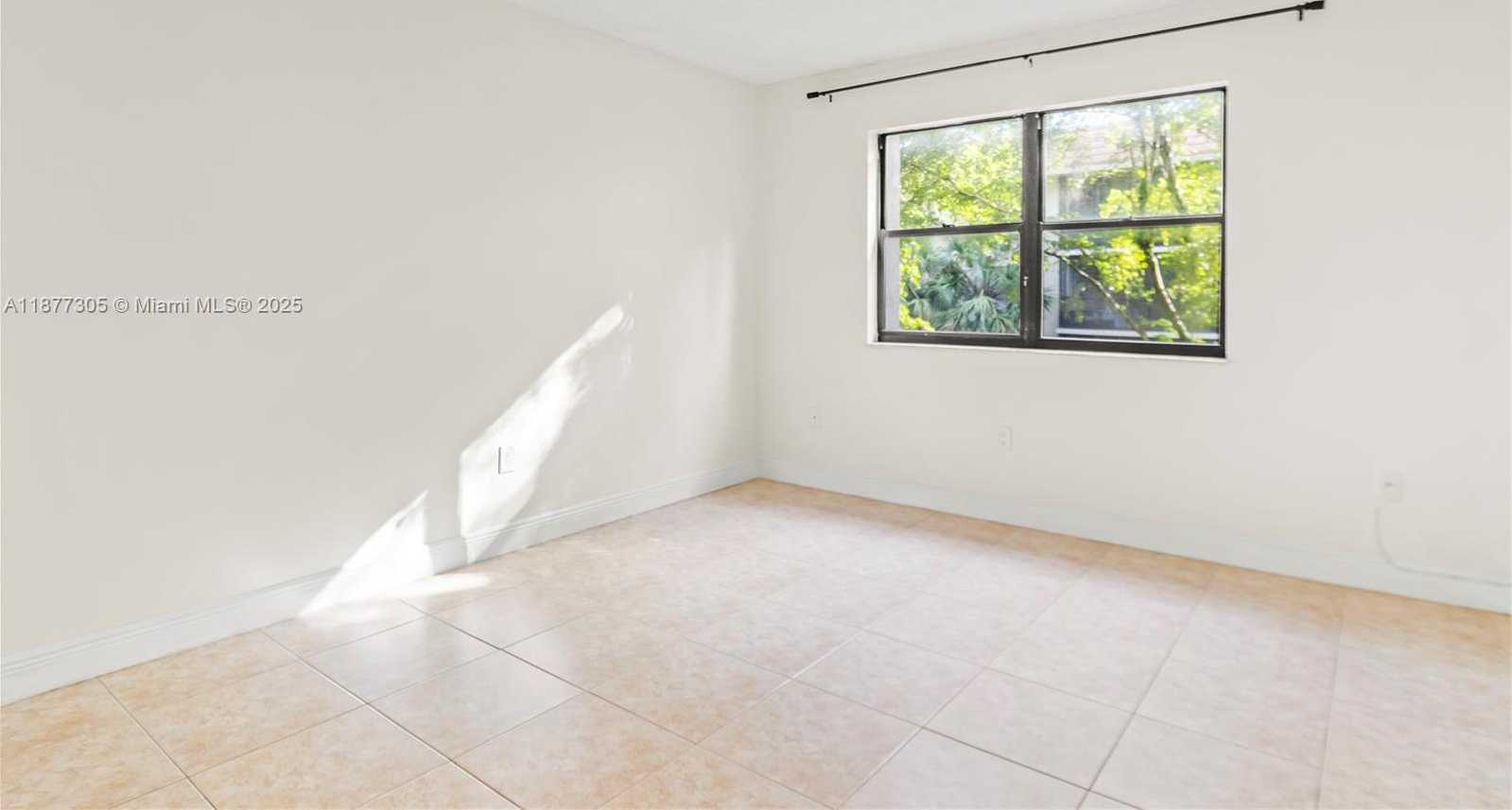 Small Image of 481 IVES DAIRY RD #303-4, Miami Number 22