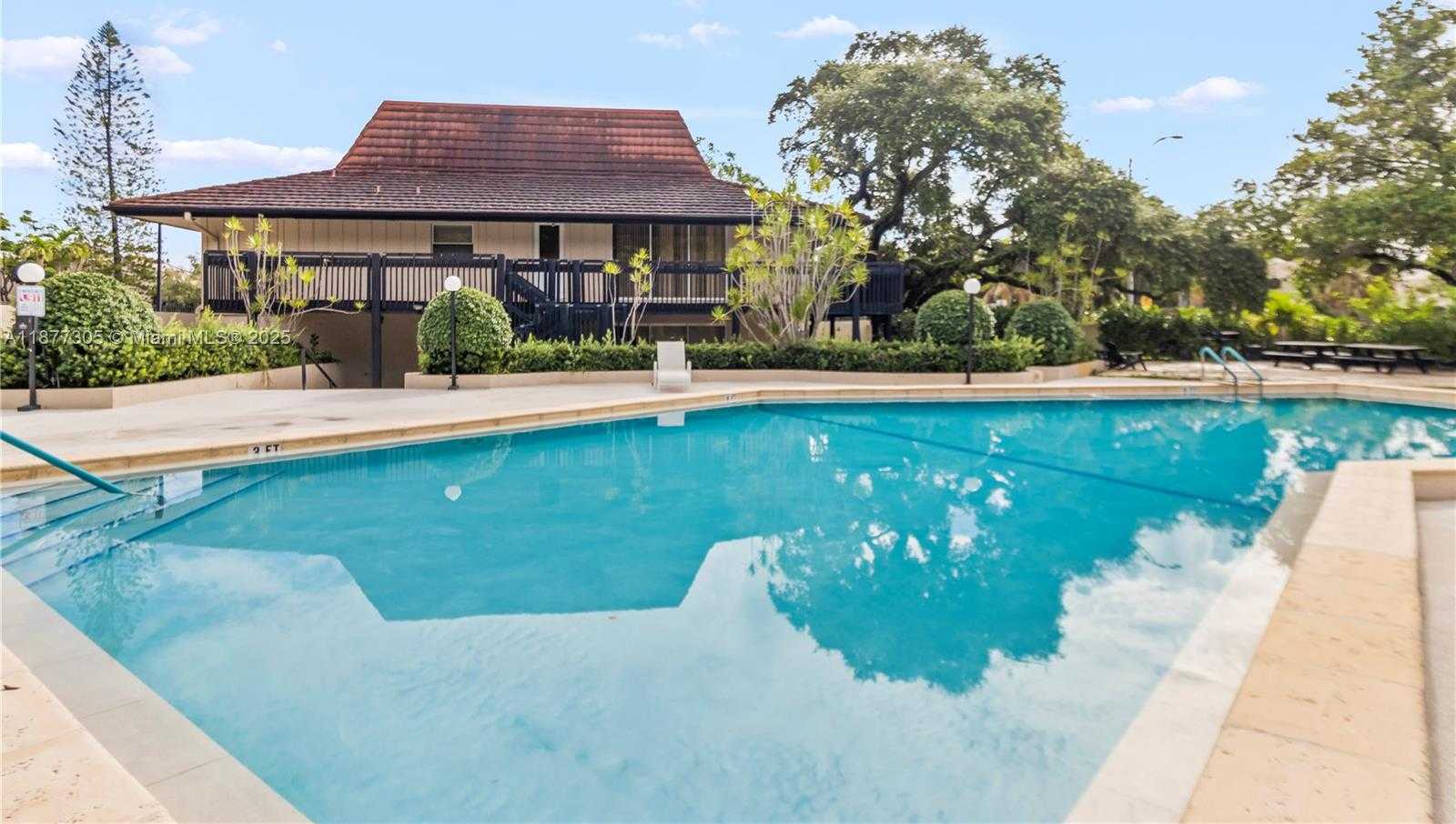 Small Image of 481 IVES DAIRY RD #303-4, Miami Number 27
