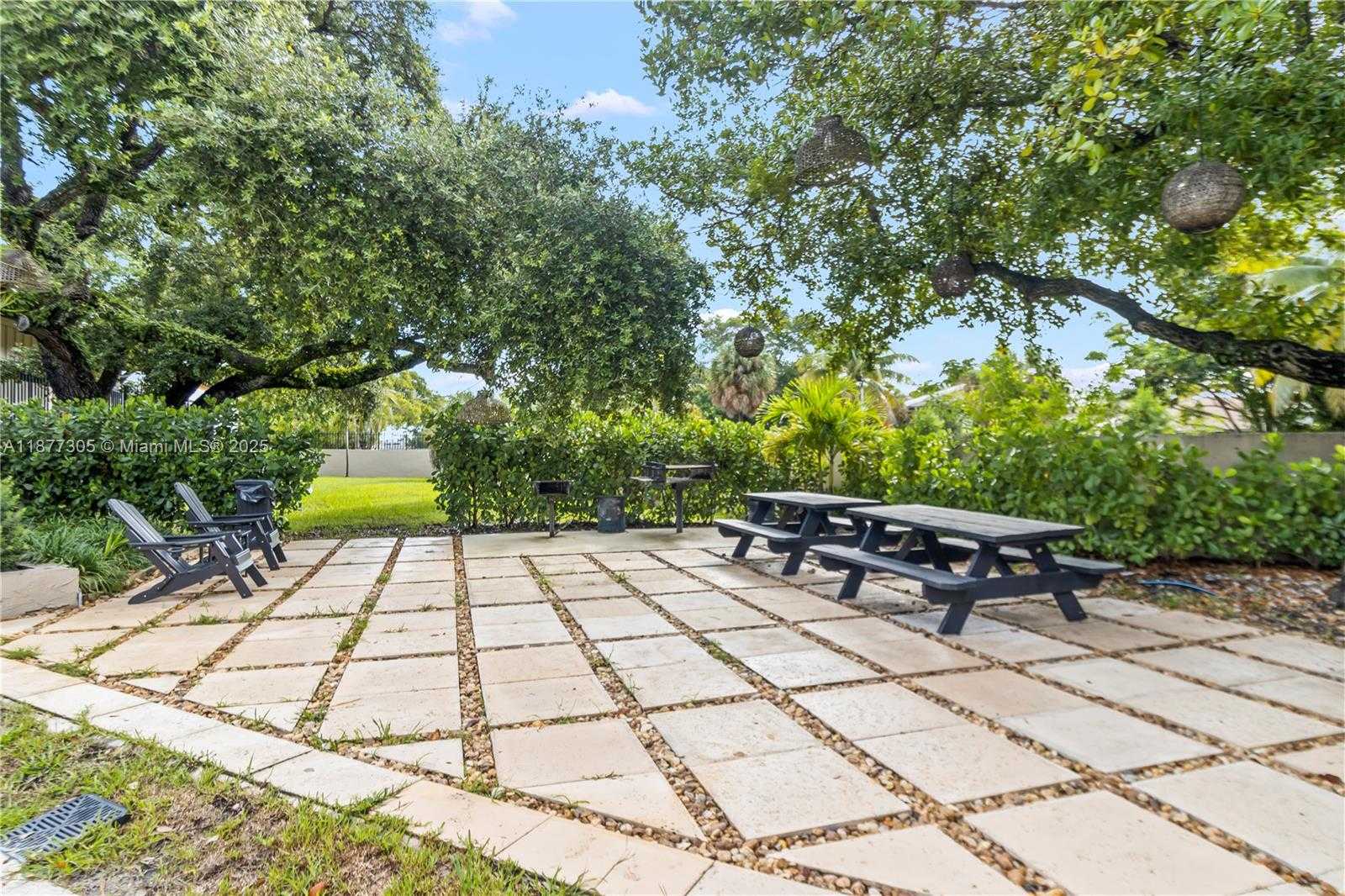 Small Image of 481 IVES DAIRY RD #303-4, Miami Number 29