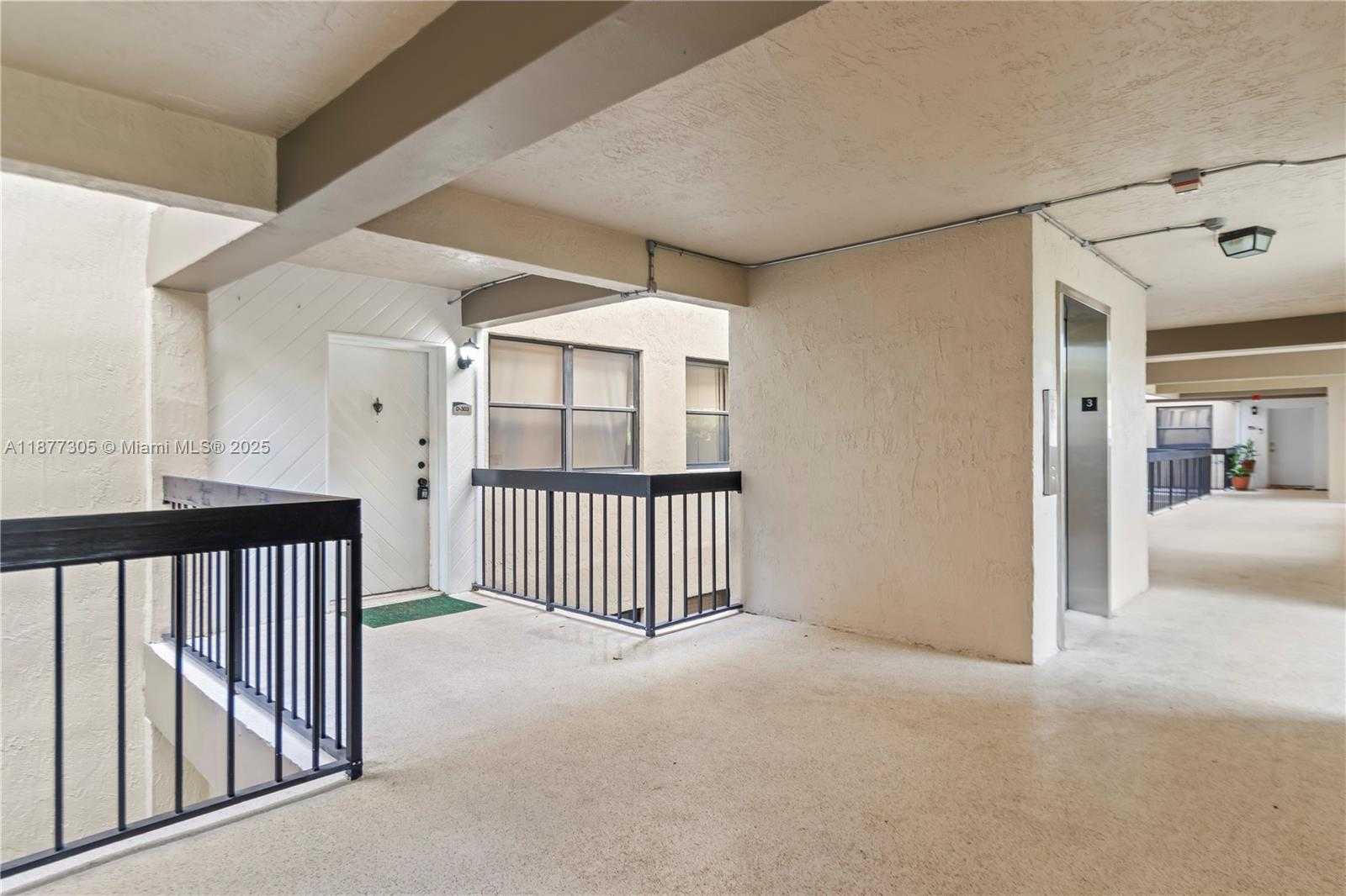 Small Image of 481 IVES DAIRY RD #303-4, Miami Number 8
