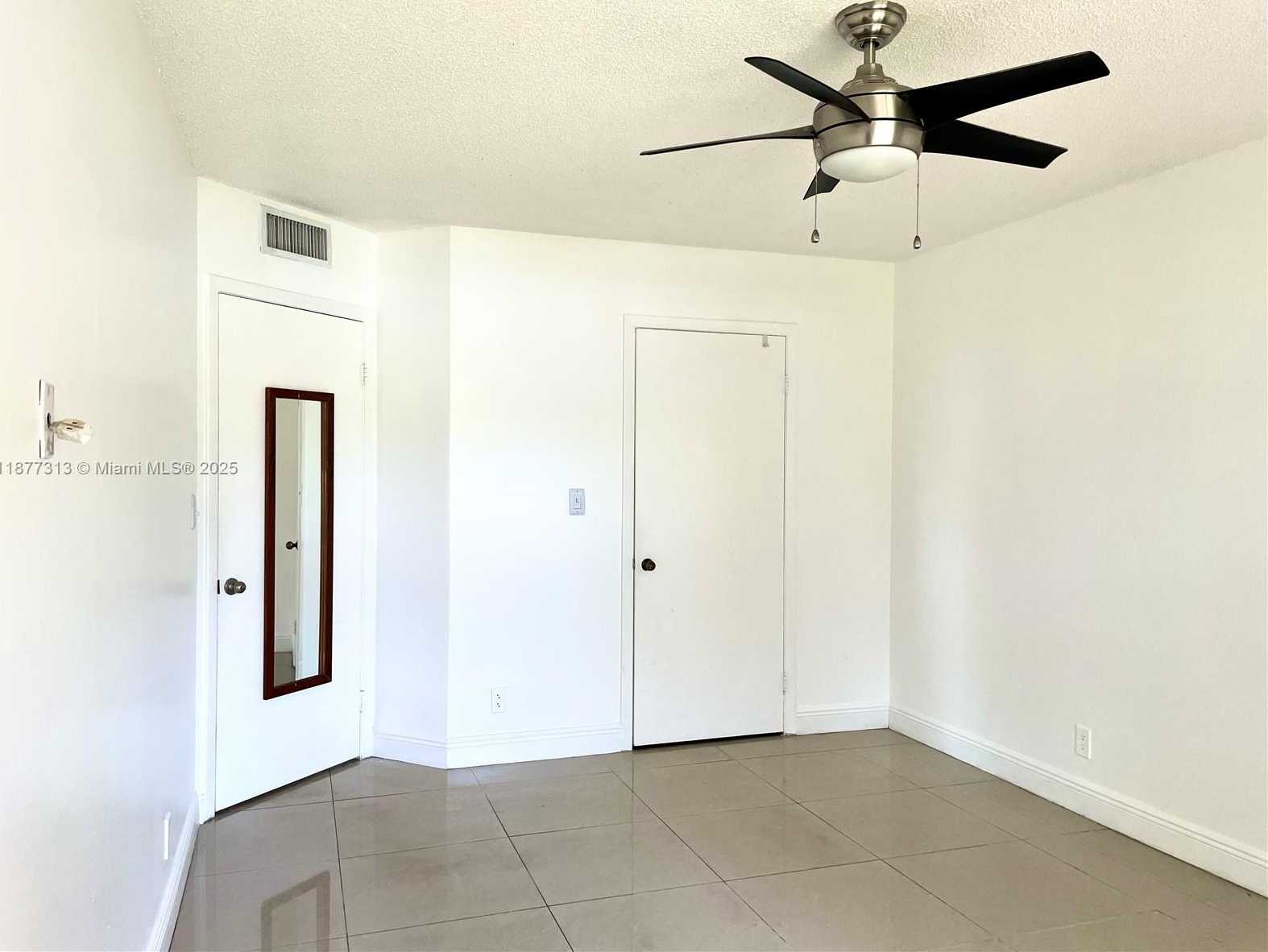 Small Image of 8290 LAKE DR #128, Doral Number 14