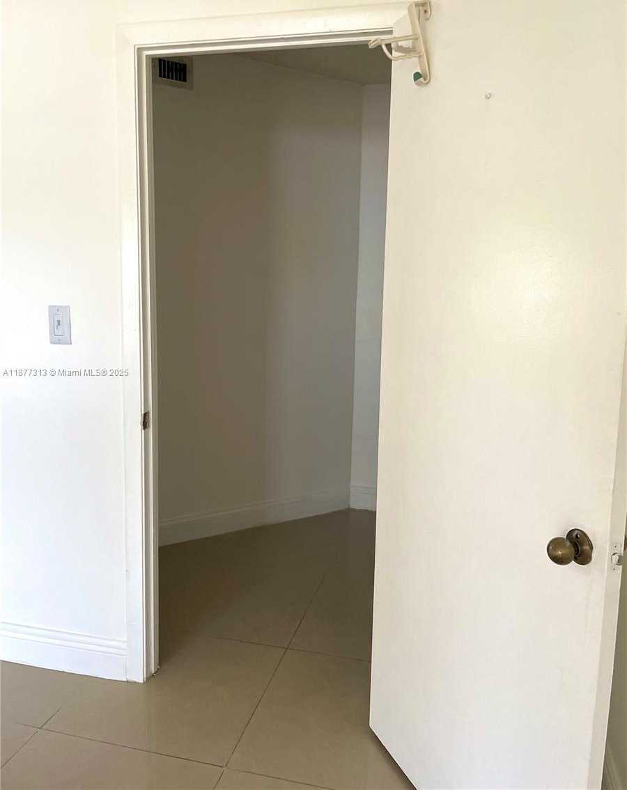 Small Image of 8290 LAKE DR #128, Doral Number 15