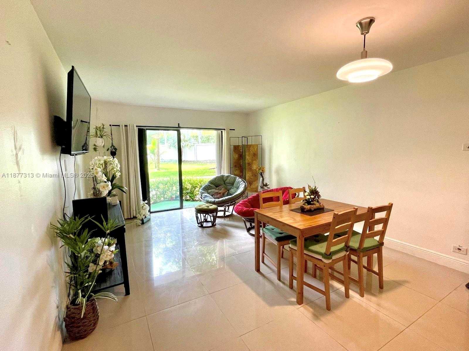 Small Image of 8290 LAKE DR #128, Doral Number 17