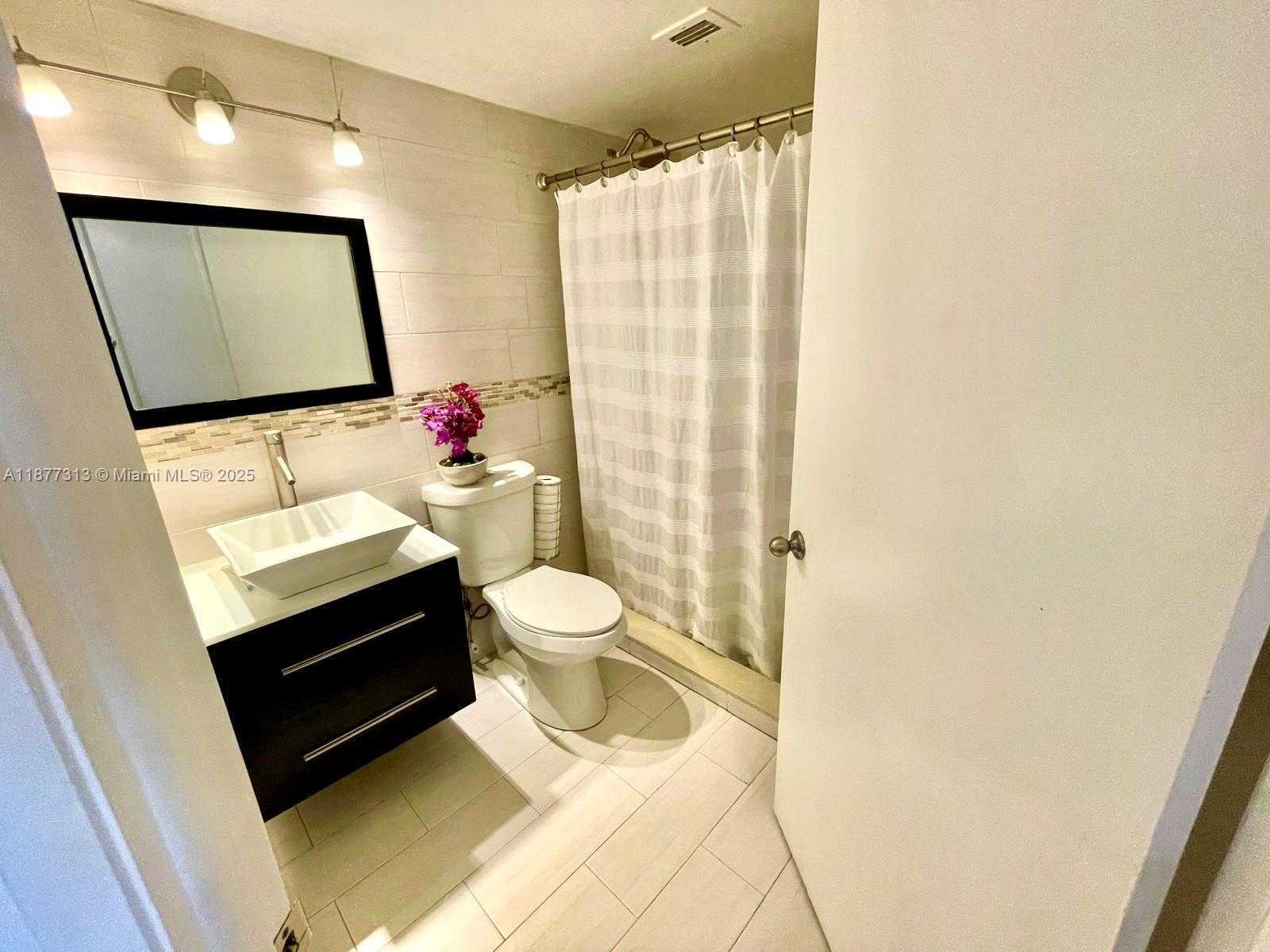 Small Image of 8290 LAKE DR #128, Doral Number 2