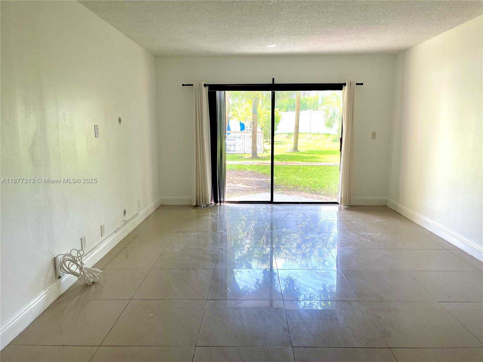 Small Image of 8290 LAKE DR #128, Doral Number 21