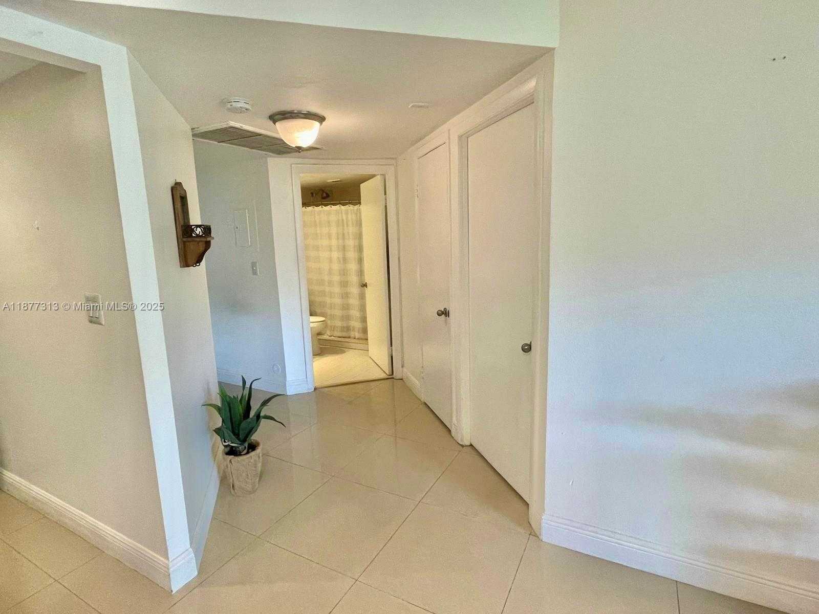 Small Image of 8290 LAKE DR #128, Doral Number 34