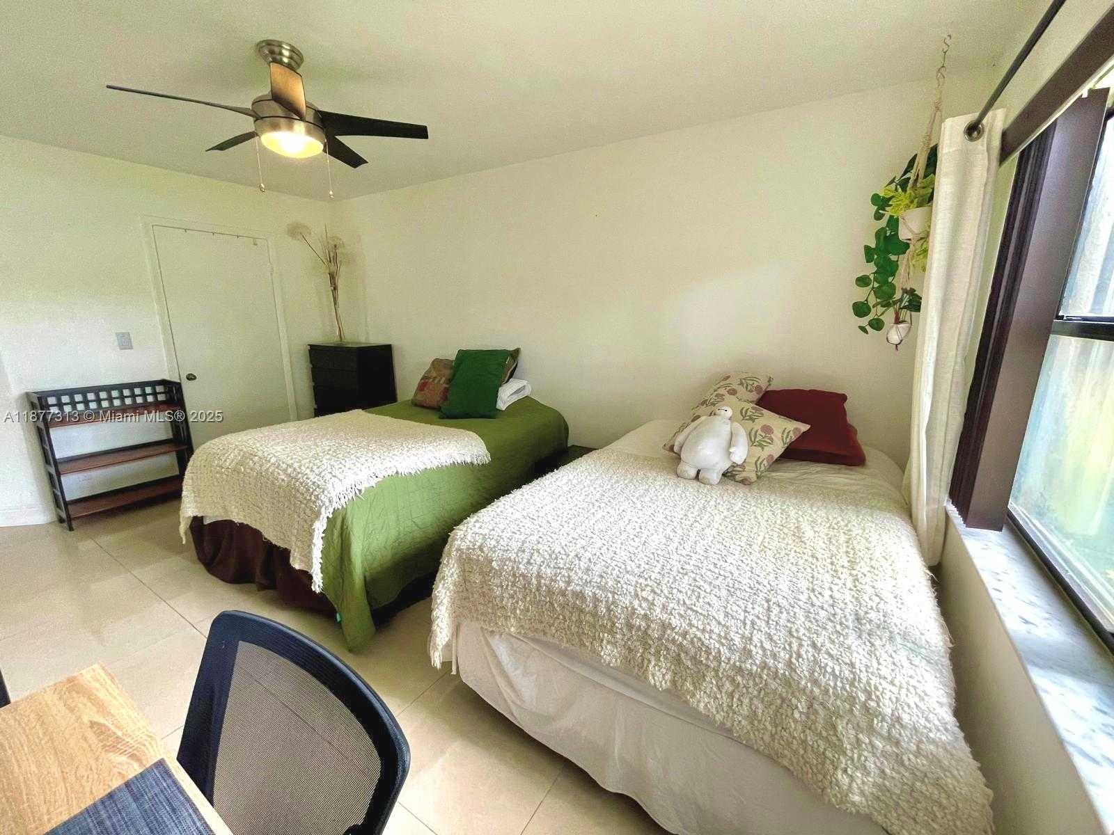 Small Image of 8290 LAKE DR #128, Doral Number 9