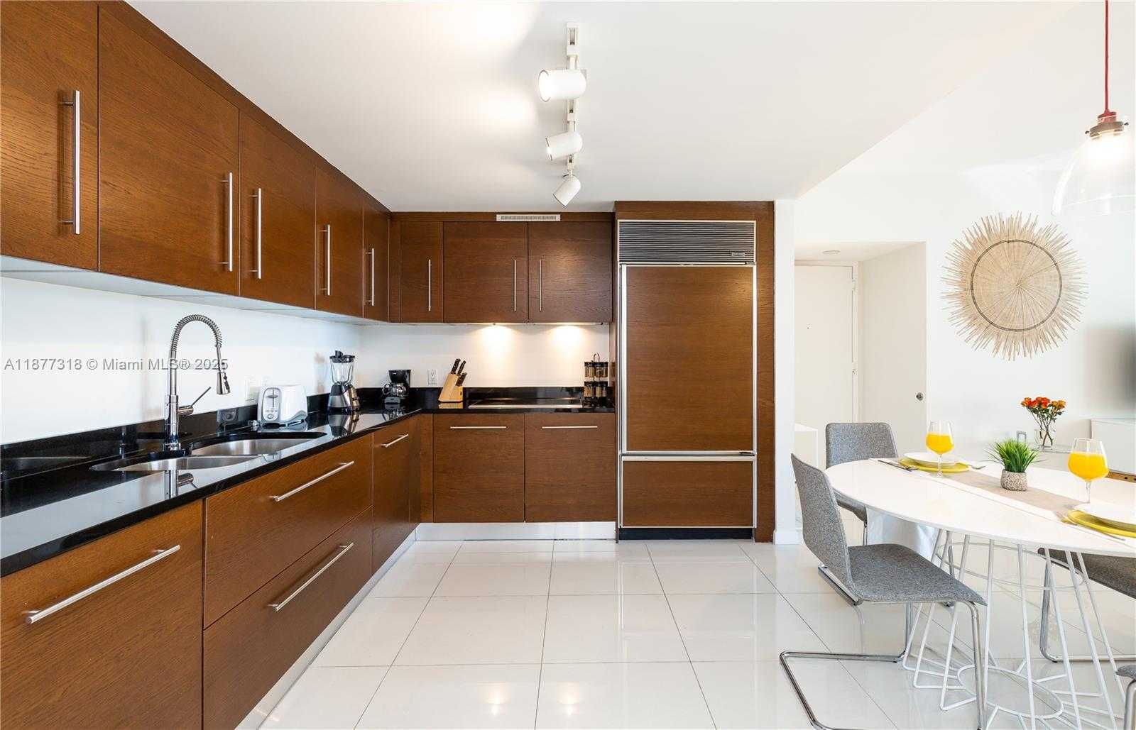 Small Image of 485 BRICKELL AVE #4101, Miami Number 2