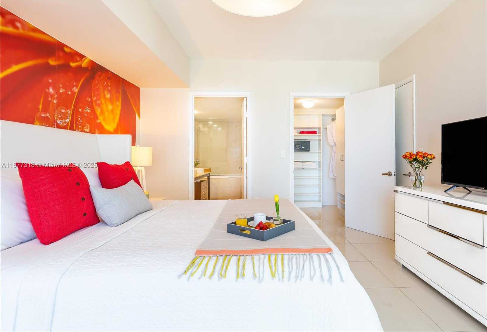 Small Image of 485 BRICKELL AVE #4101, Miami Number 8
