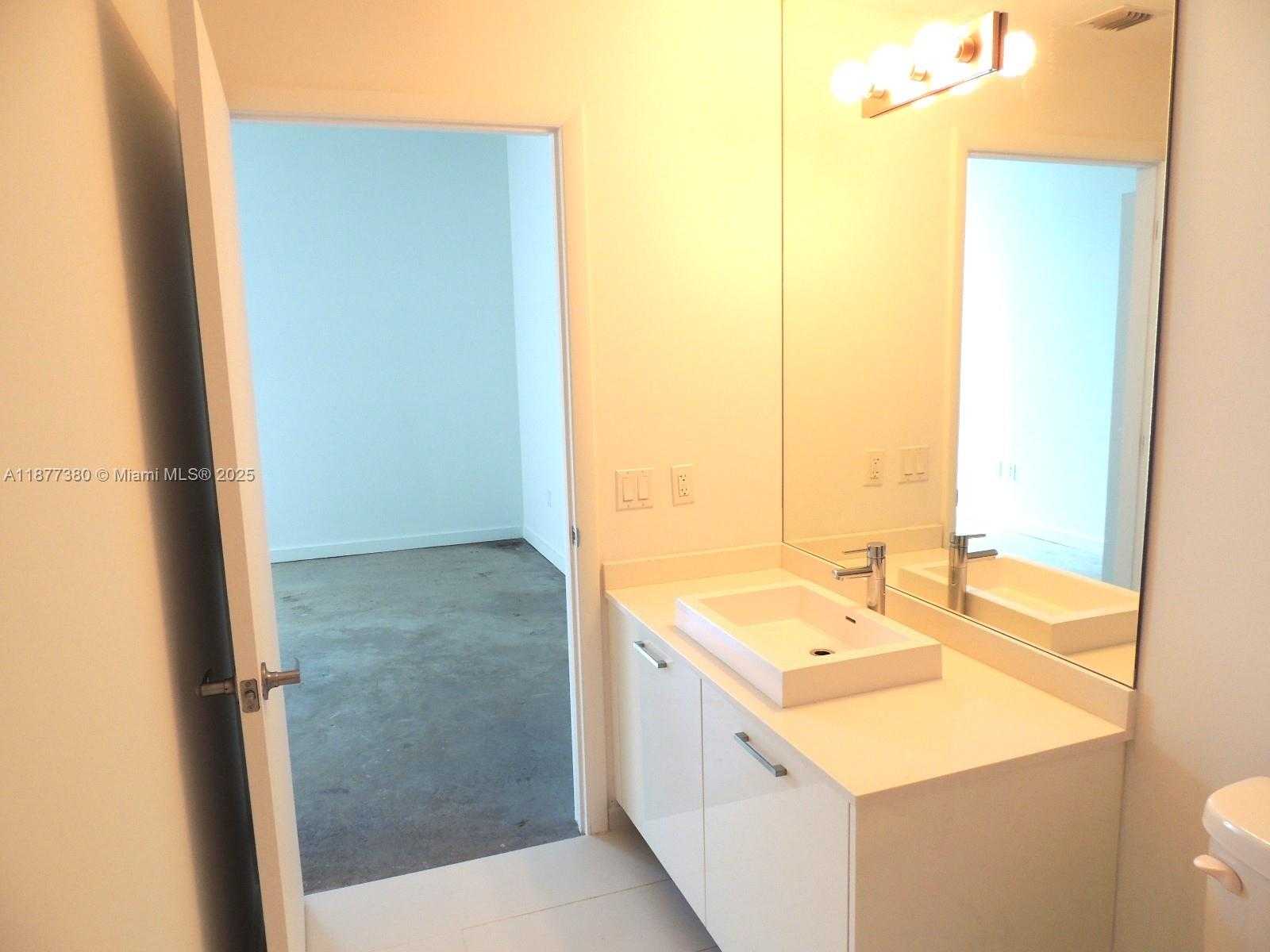 Small Image of 151 SOUTH EAST 1ST ST #3301, Miami Number 11