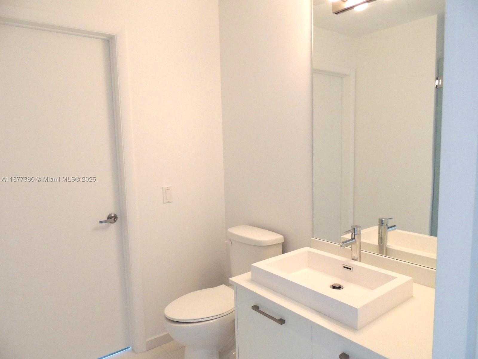 Small Image of 151 SOUTH EAST 1ST ST #3301, Miami Number 17