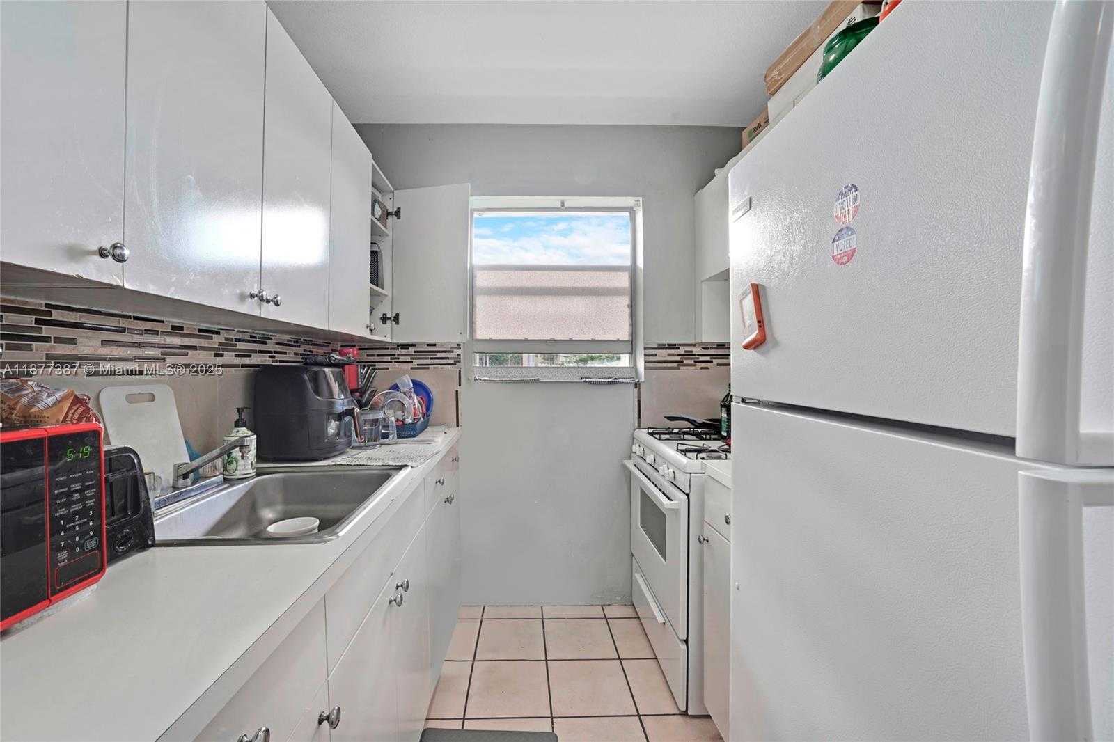 Small Image of 1255 WEST 49TH PL #H202, Hialeah Number 12
