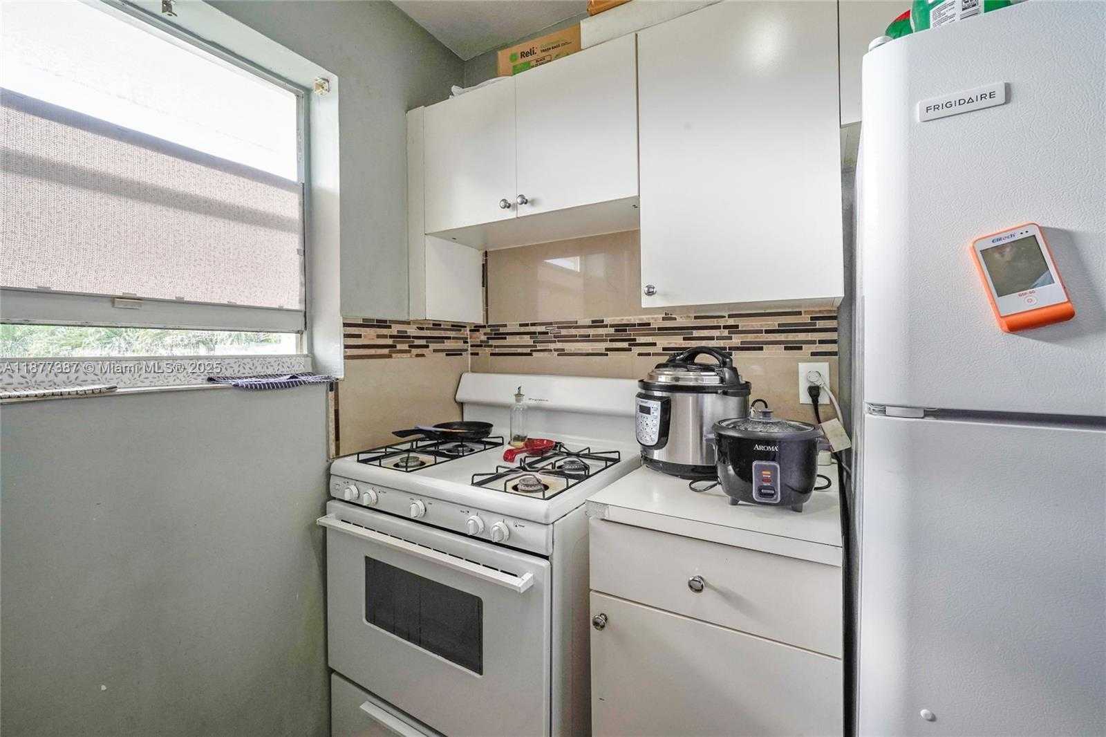 Small Image of 1255 WEST 49TH PL #H202, Hialeah Number 14