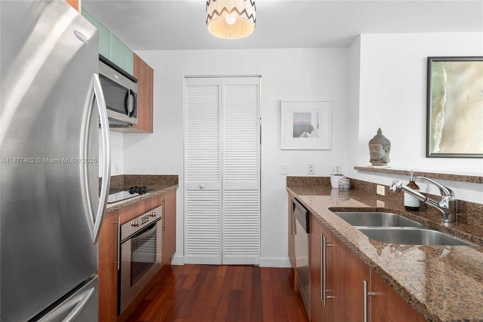 Small Image of 300 SOUTH BISCAYNE BLVD #T-3604, Miami Number 6