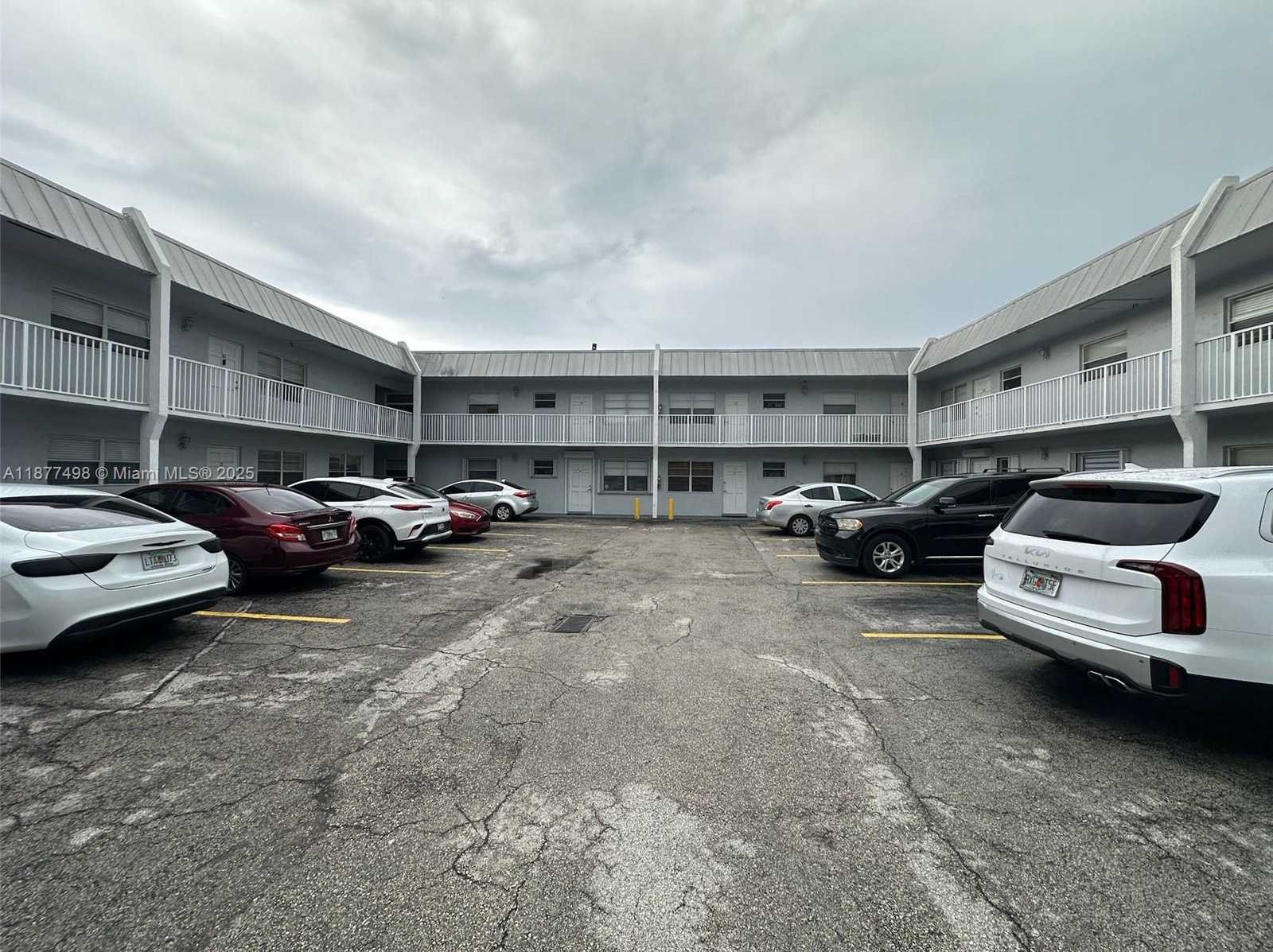Small Image of 8 SOUTH EAST 19TH AVE #9, Pompano Beach Number 4