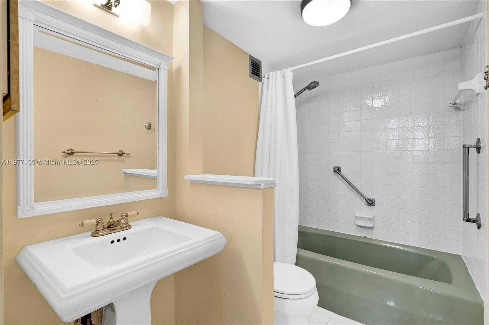 Small Image of 500 THREE ISLANDS BLVD #320, Hallandale Beach Number 10