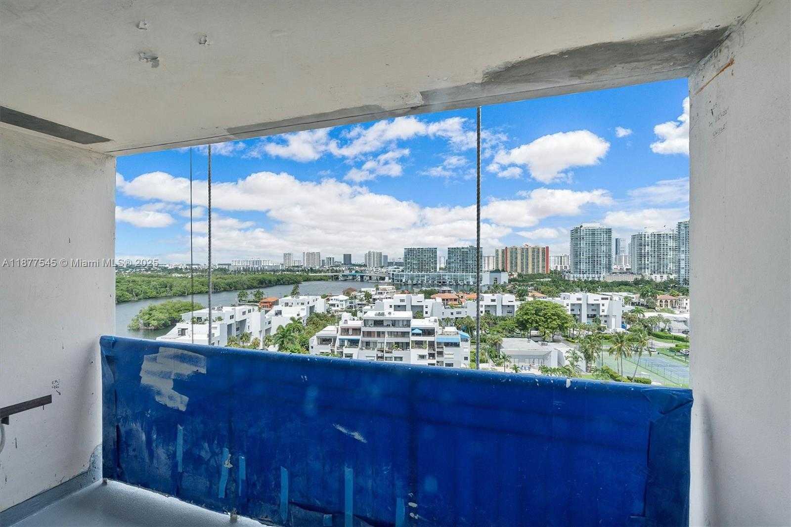 Small Image of 400 KINGS POINT DR #1425, Sunny Isles Beach Number 11