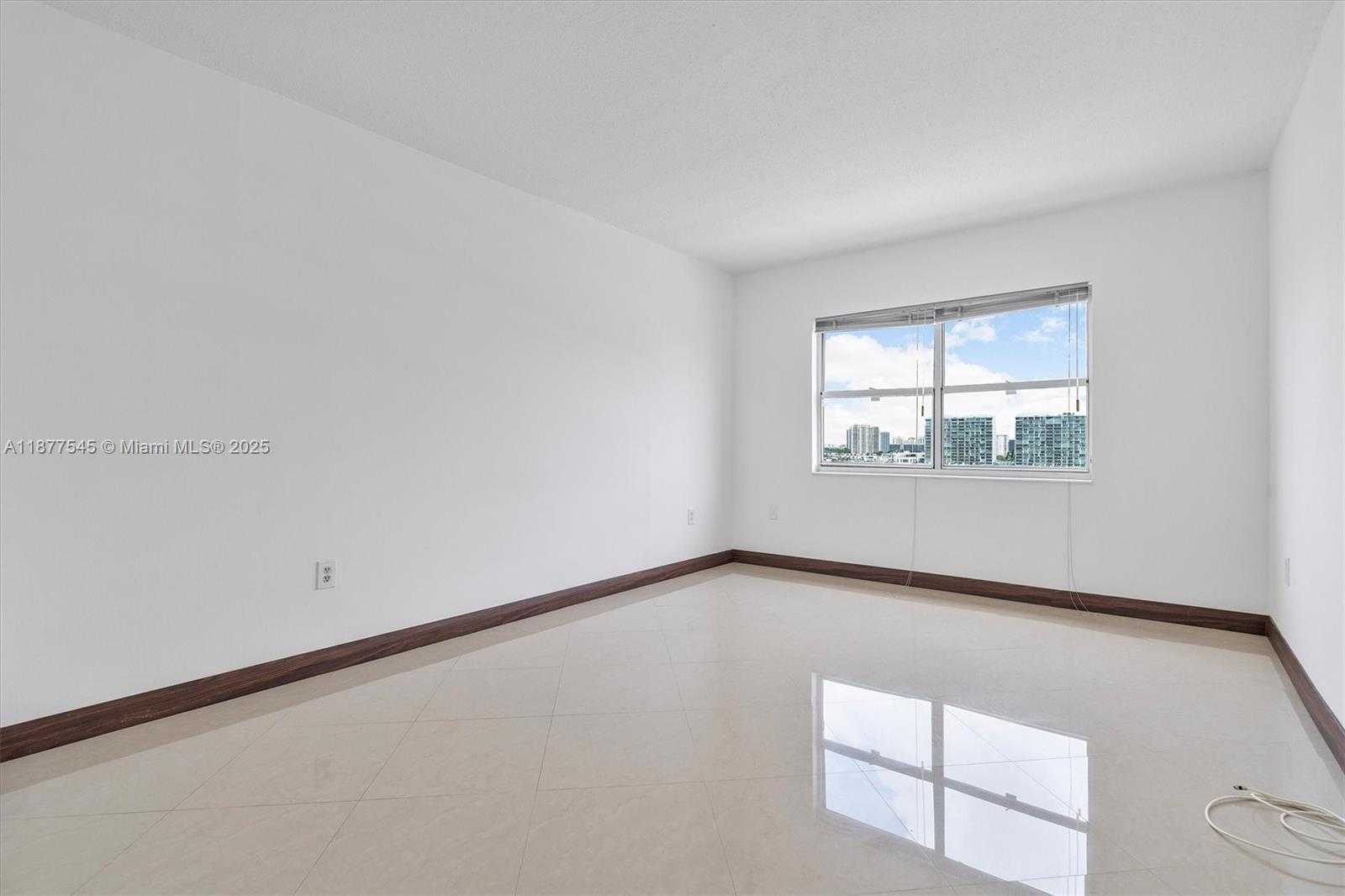 Small Image of 400 KINGS POINT DR #1425, Sunny Isles Beach Number 12