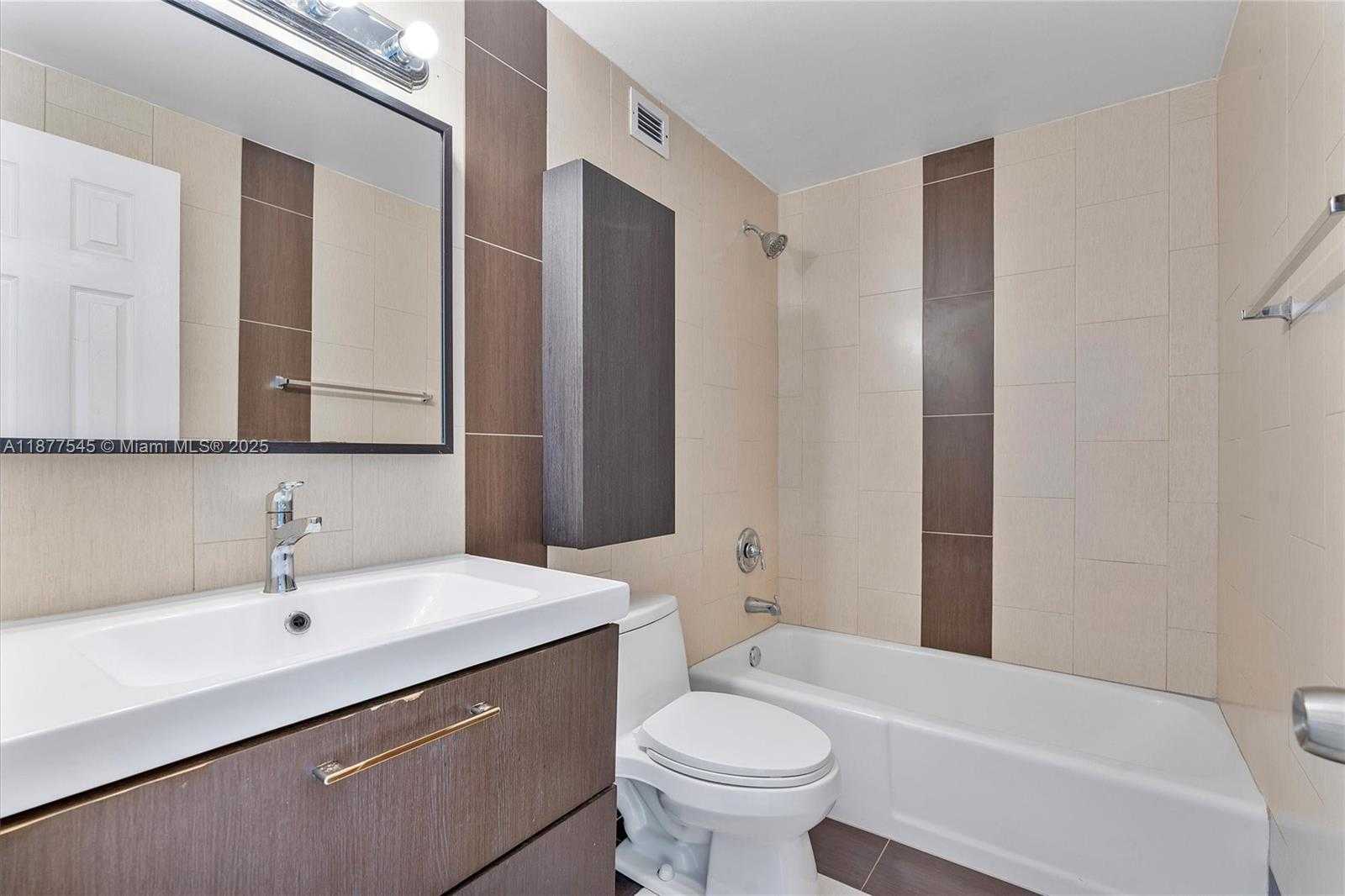 Small Image of 400 KINGS POINT DR #1425, Sunny Isles Beach Number 16
