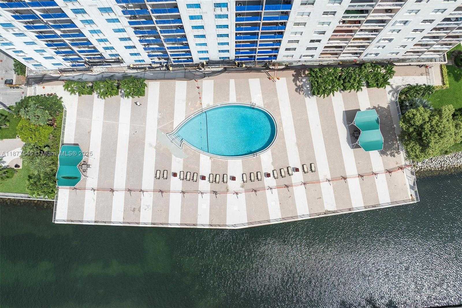 Small Image of 400 KINGS POINT DR #1425, Sunny Isles Beach Number 21
