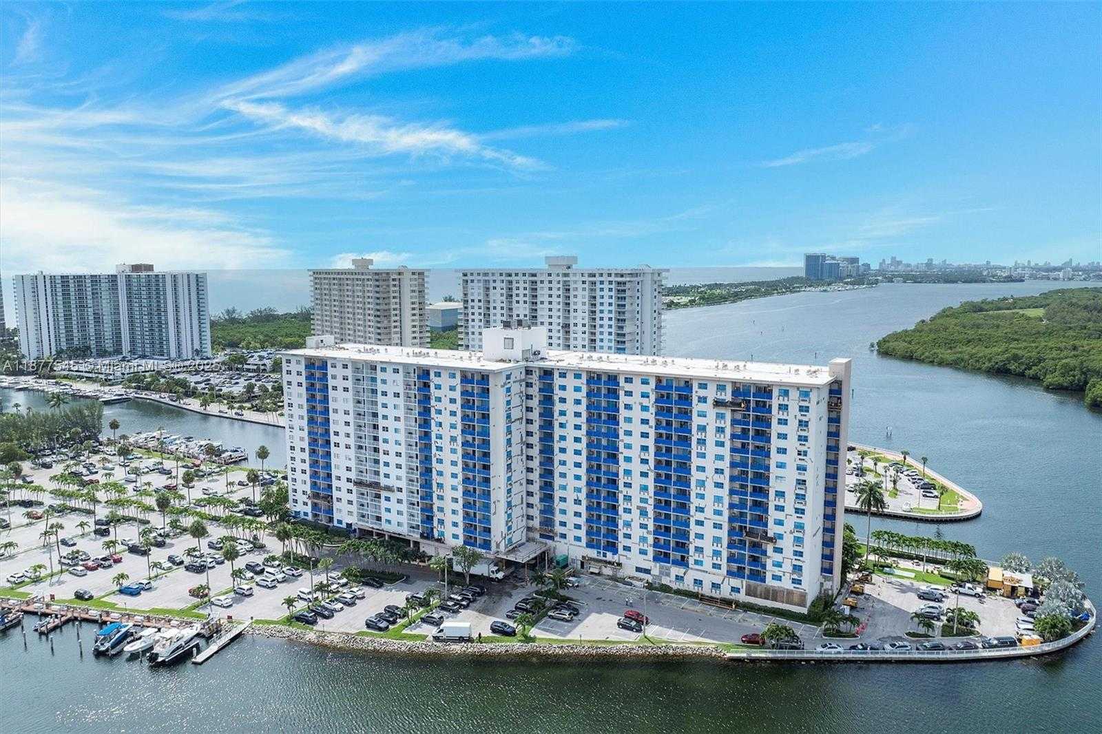 Small Image of 400 KINGS POINT DR #1425, Sunny Isles Beach Number 22